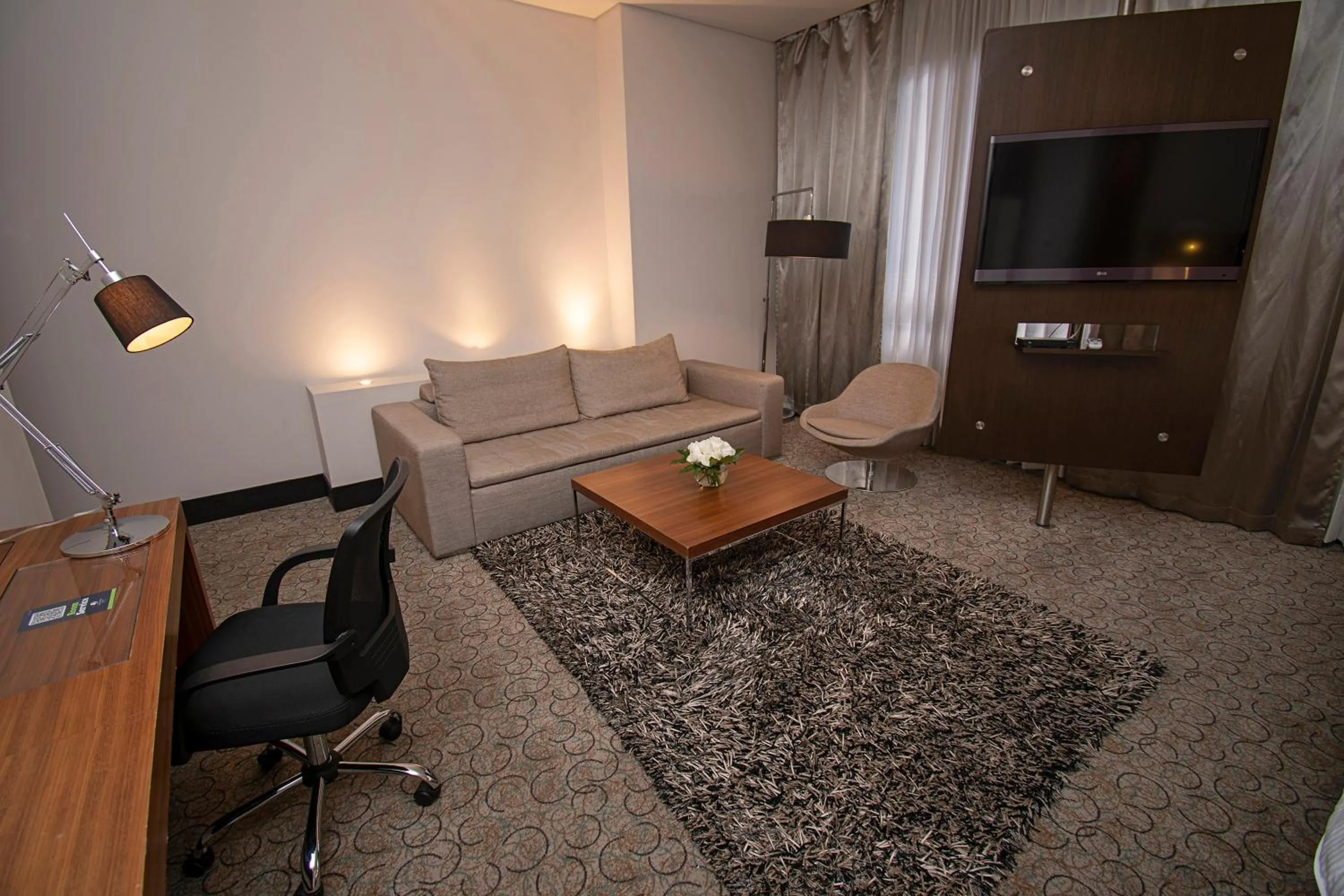 TV and multimedia in DoubleTree by Hilton Bogota Parque 93