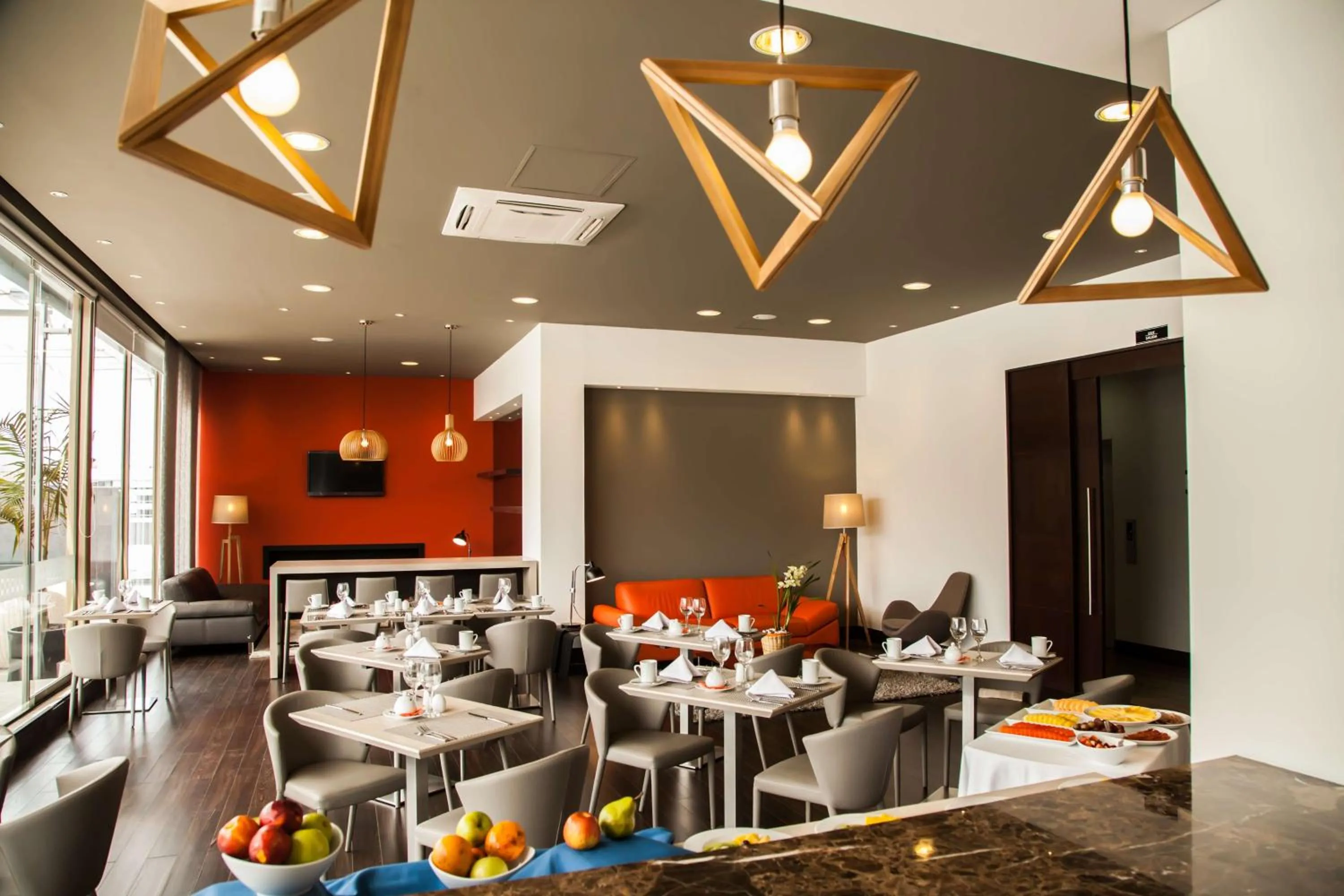 Restaurant/places to eat in DoubleTree by Hilton Bogota Parque 93