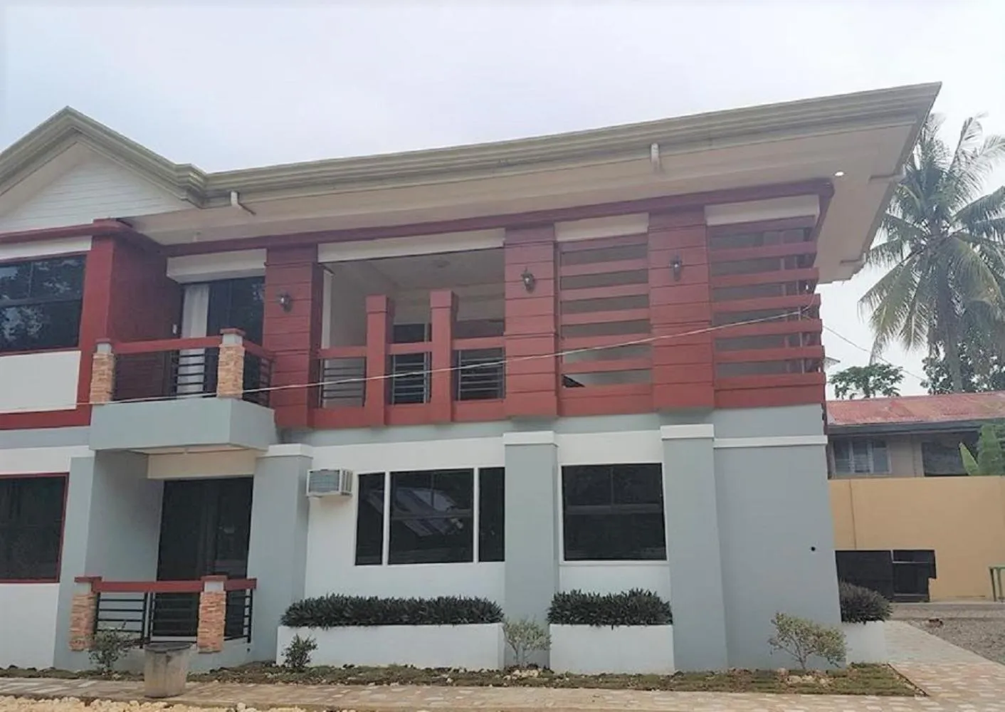 Property building in Catalina`s Inn family room