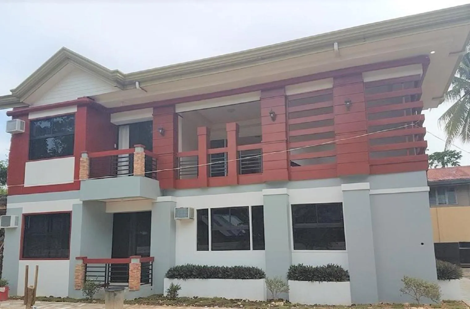 Property building in Catalina`s Inn family room