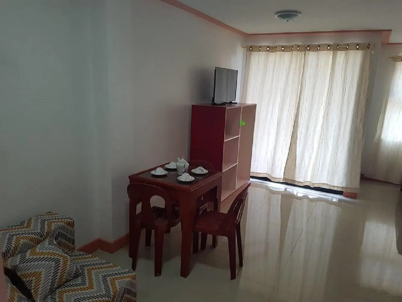 Dining area in Catalina`s Inn family room