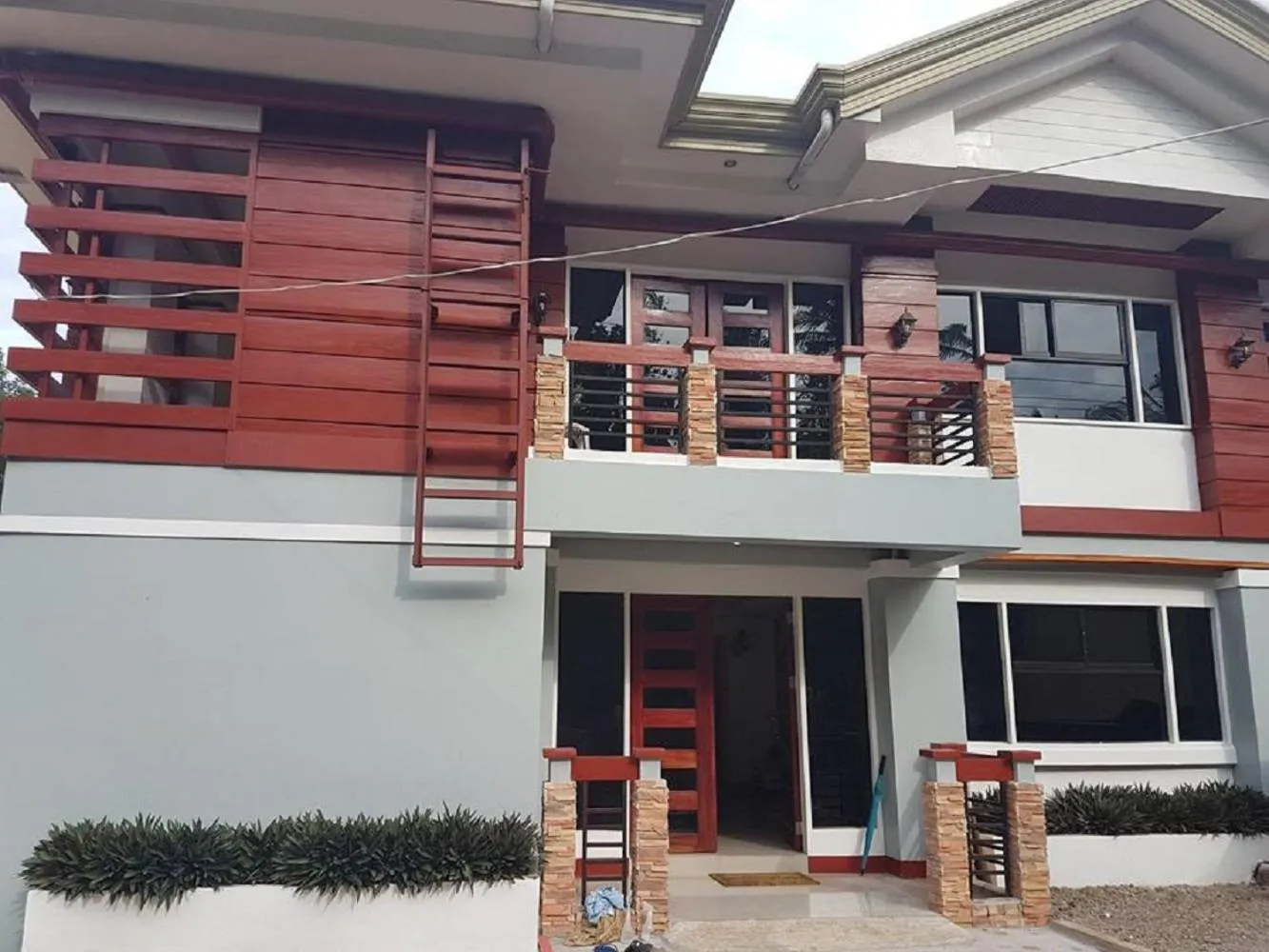 Property building in Catalina`s Inn family room