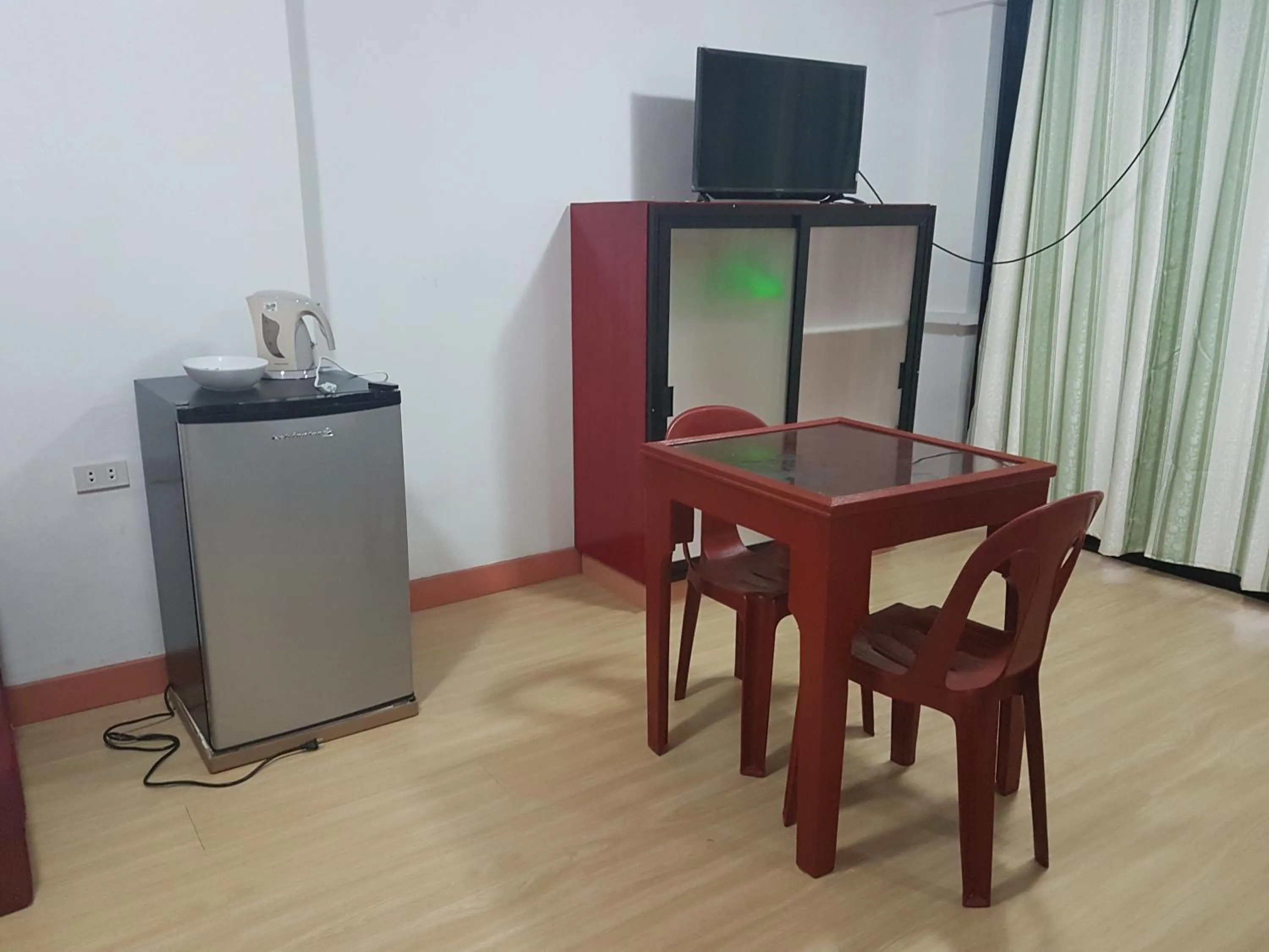 Coffee/tea facilities in Catalina`s Inn family room