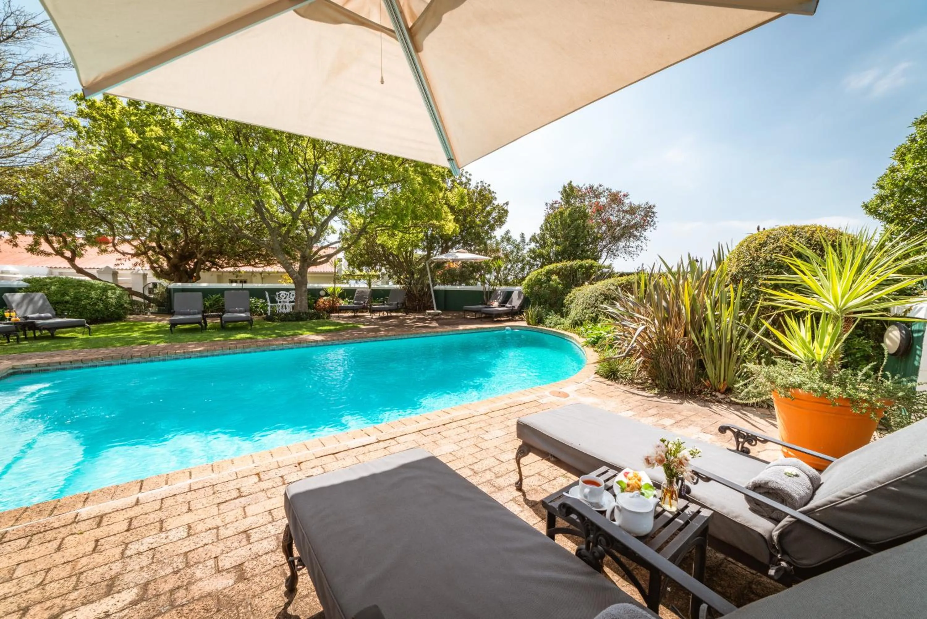 Swimming pool in Eikendal Lodge