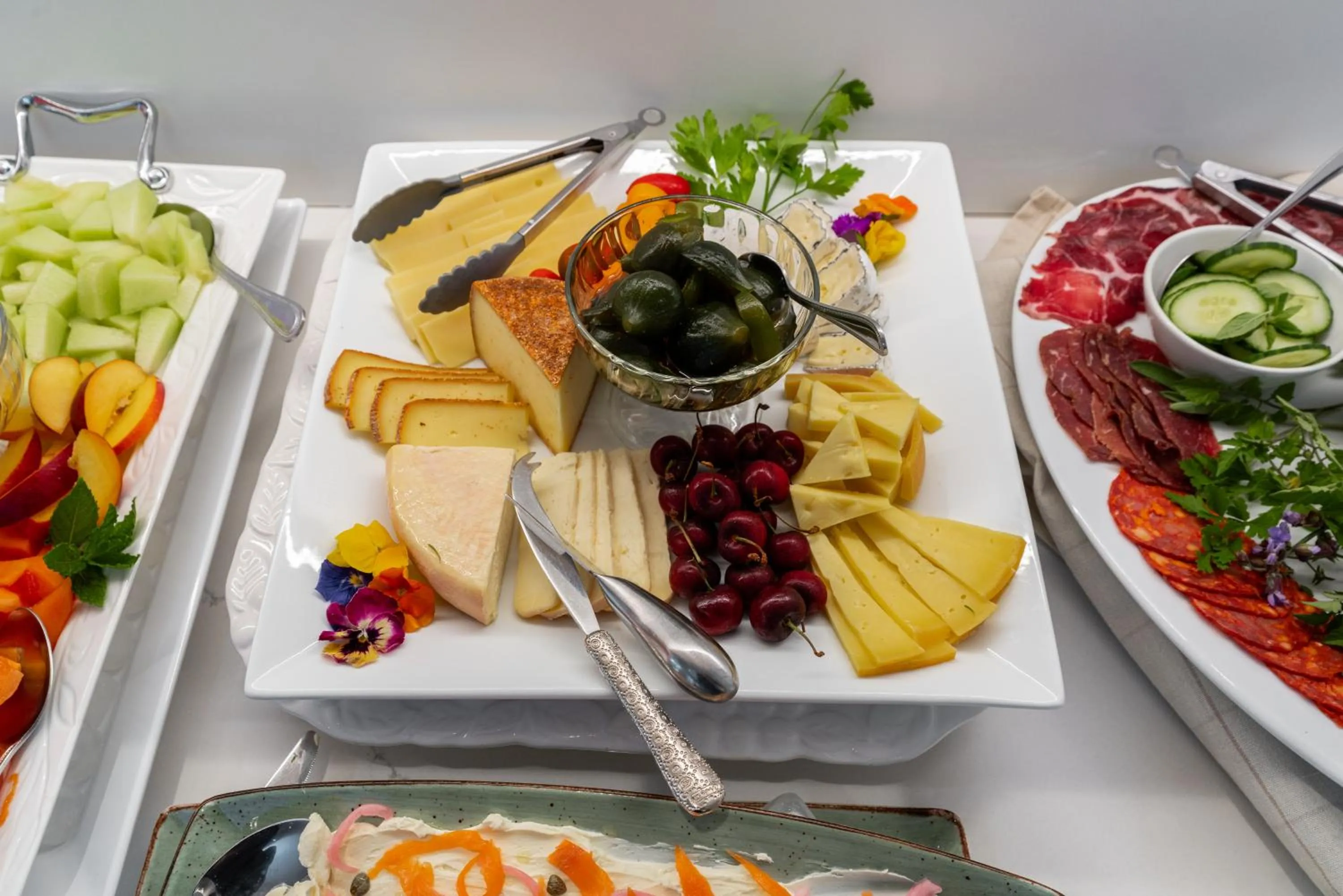 Breakfast in Eikendal Lodge