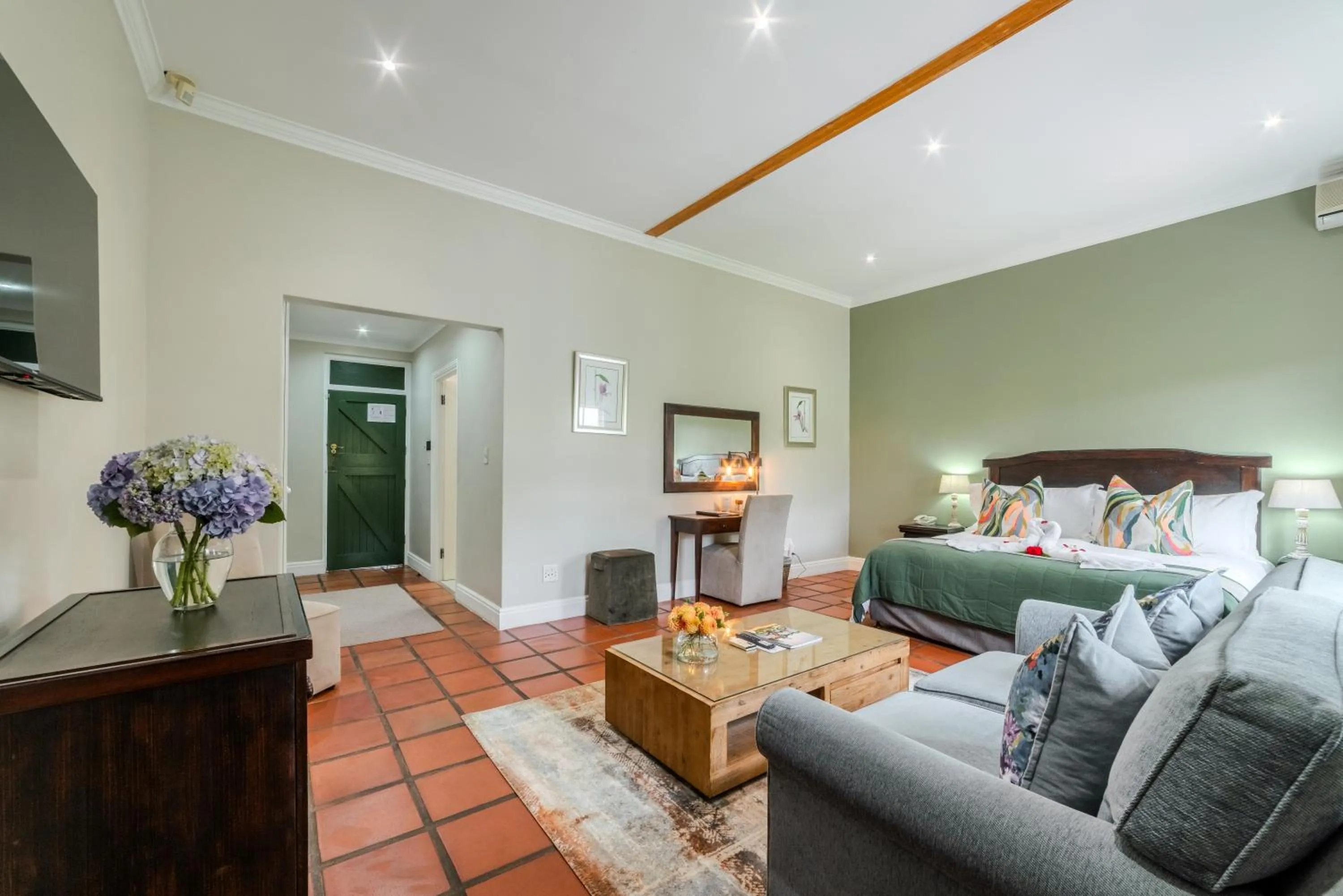 Photo of the whole room in Eikendal Lodge