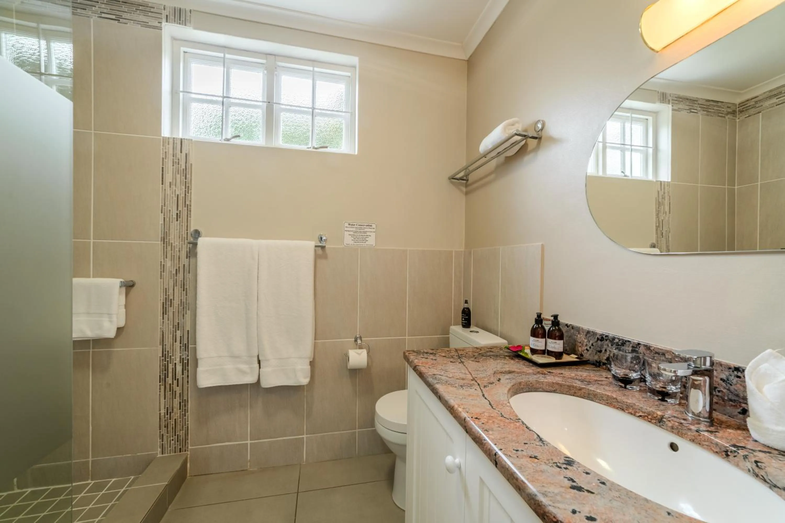 Bathroom in Eikendal Lodge
