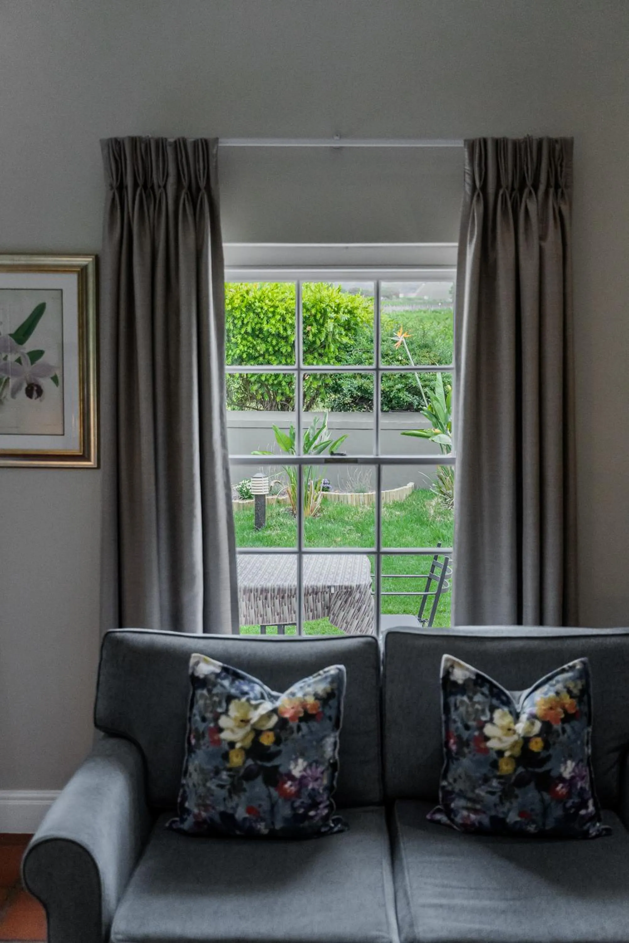 Seating area in Eikendal Lodge