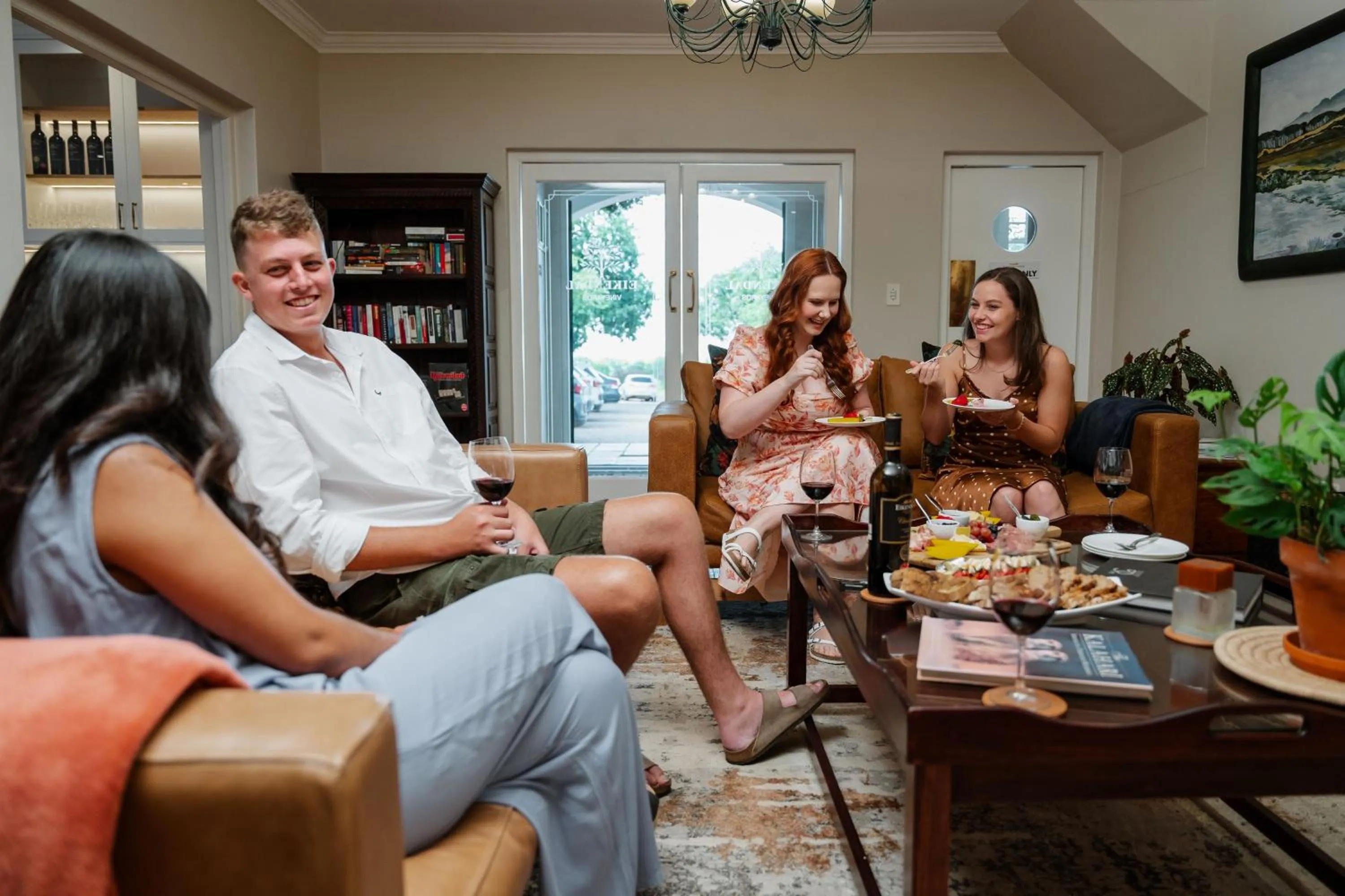 Lounge or bar in Eikendal Lodge