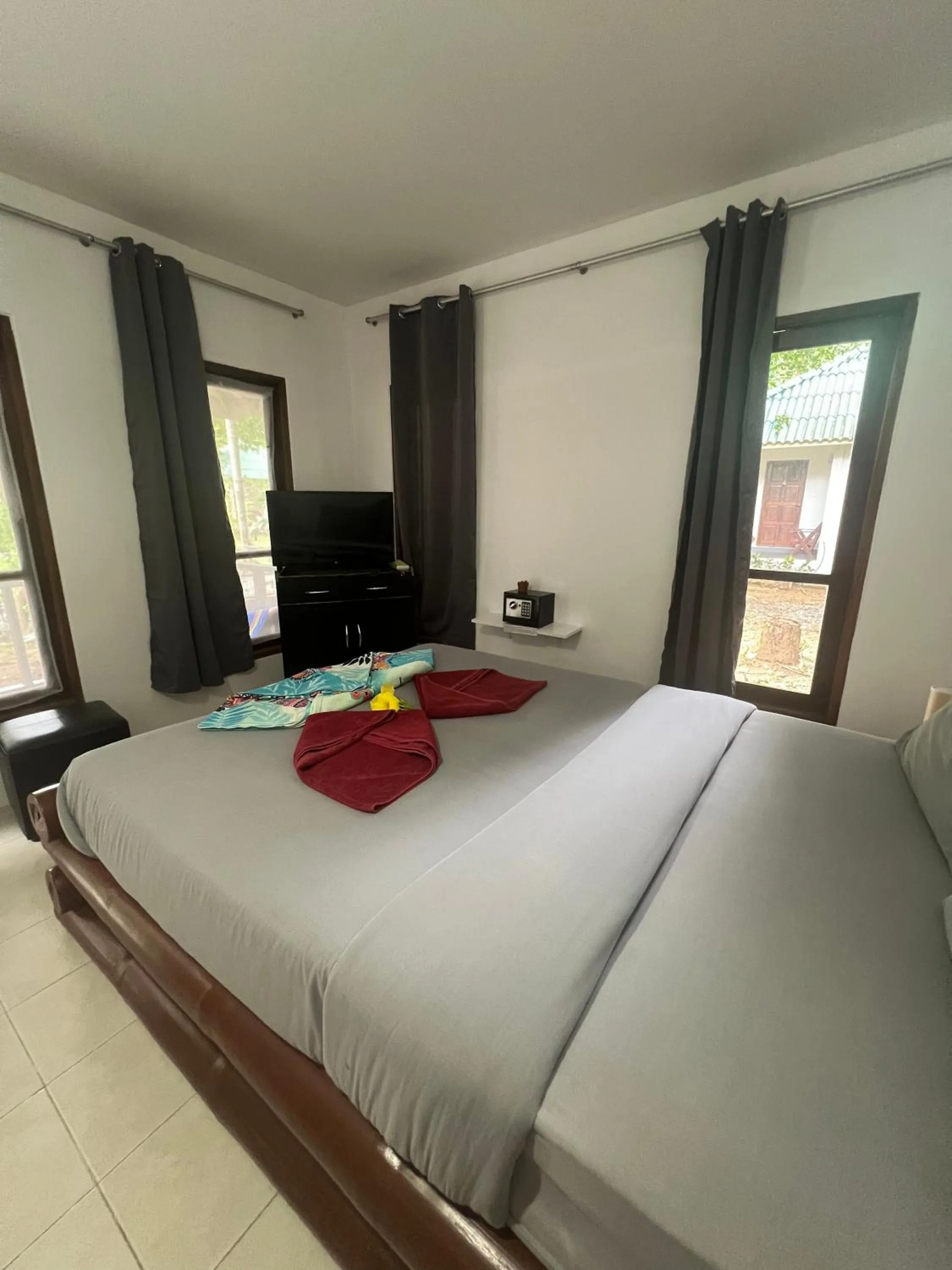 Photo of the whole room, Bed in Tropical Paradise Leelawadee Resort