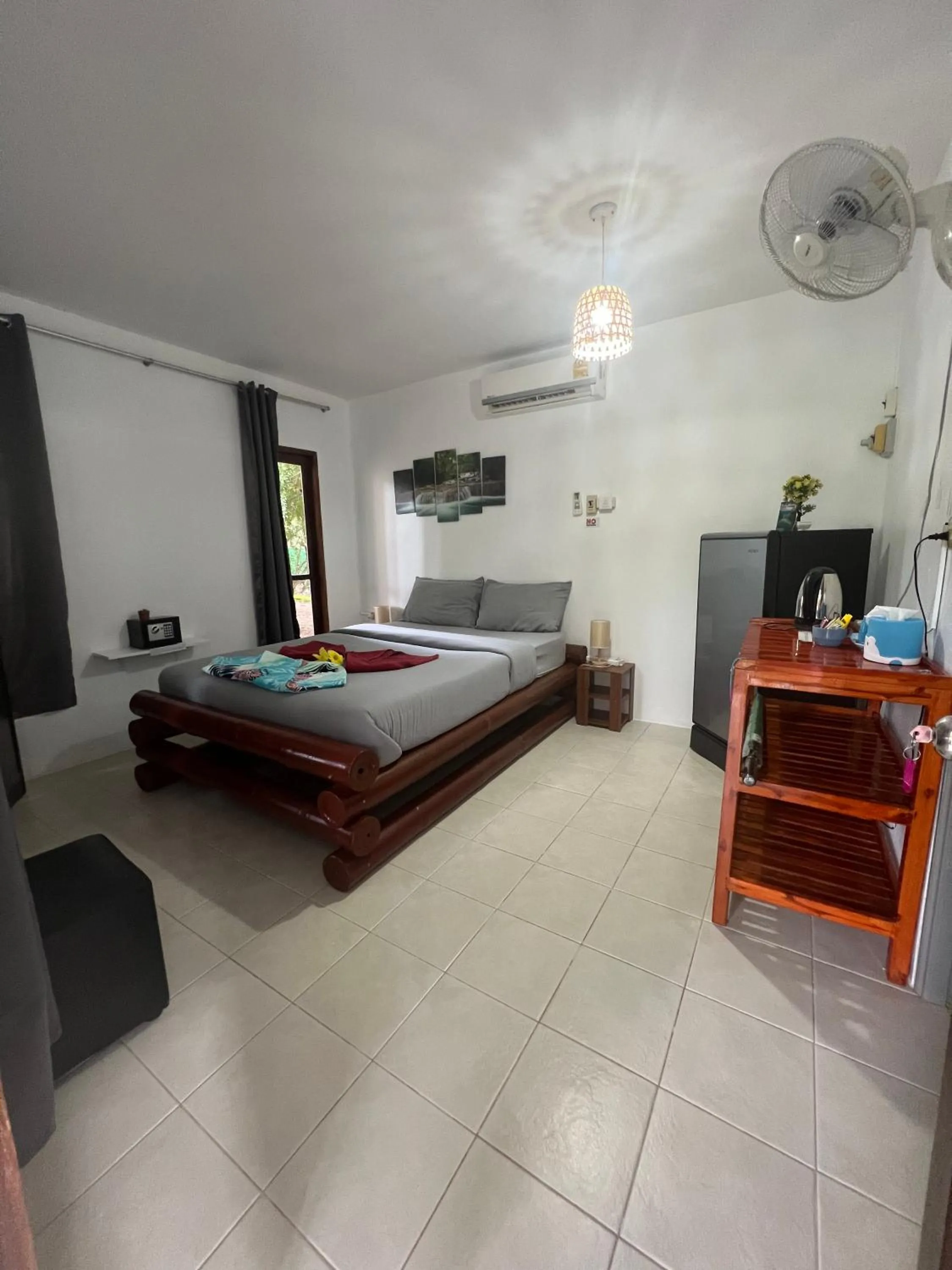 Photo of the whole room, Bed in Tropical Paradise Leelawadee Resort