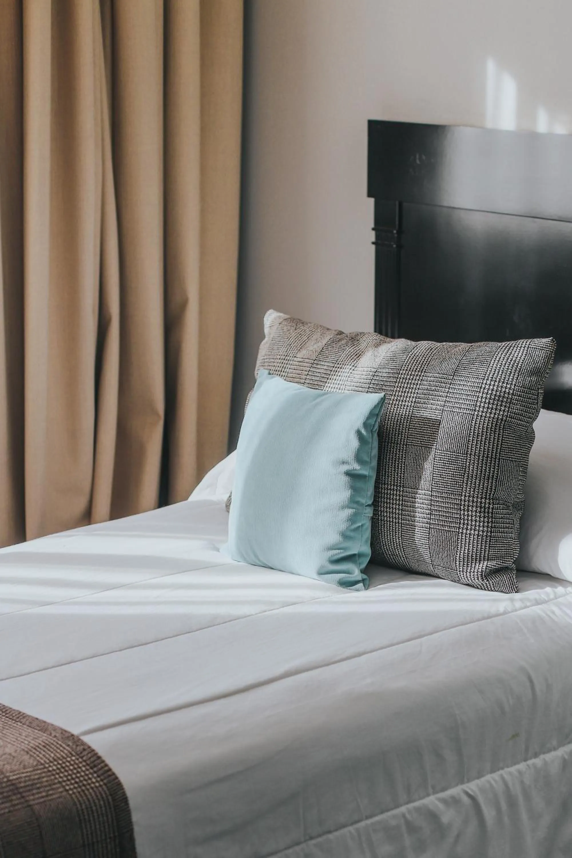 Bed in Plaza Real Suites Hotel