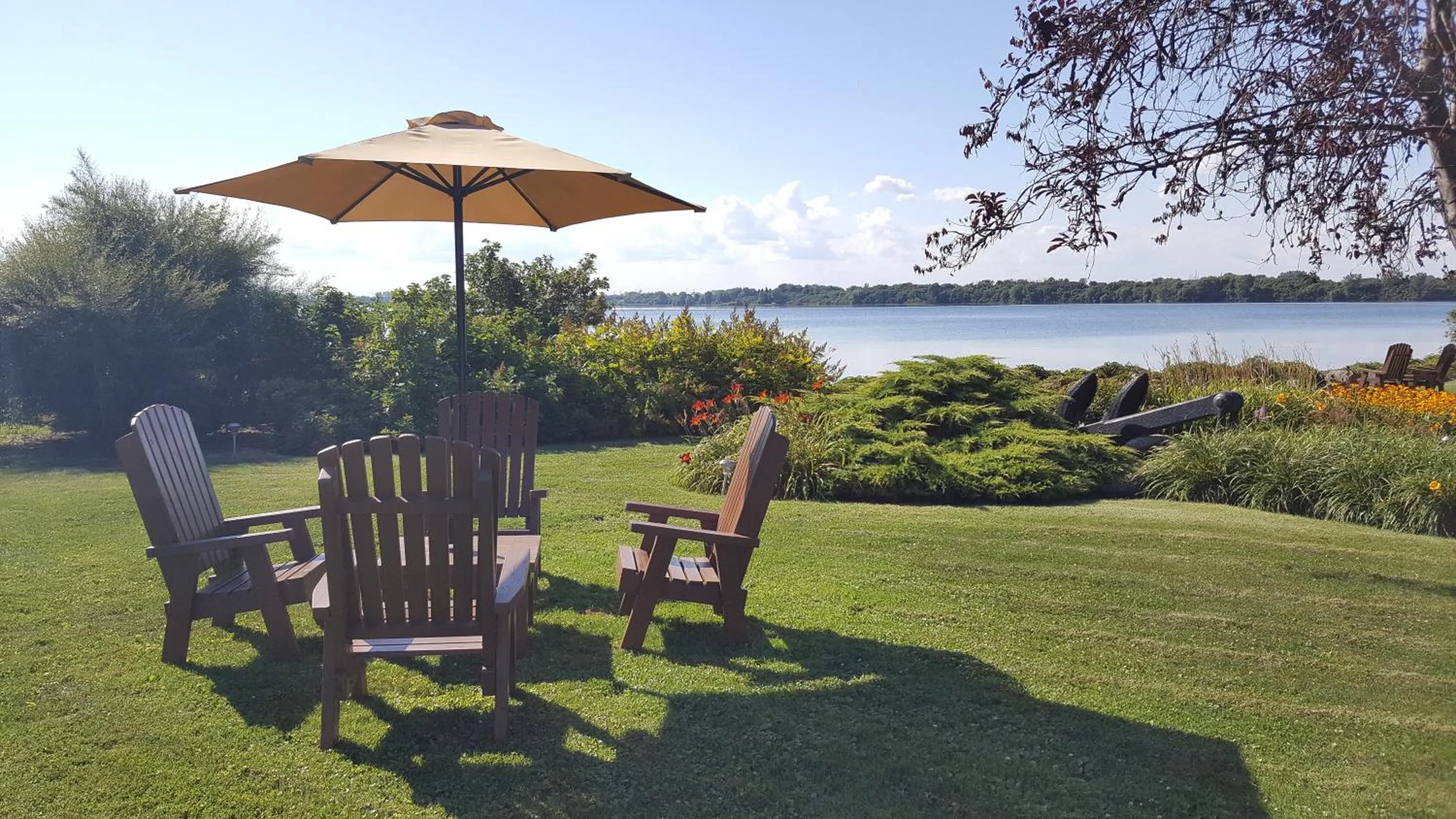 Garden, Patio/Outdoor Area in Motel Lac St-Louis