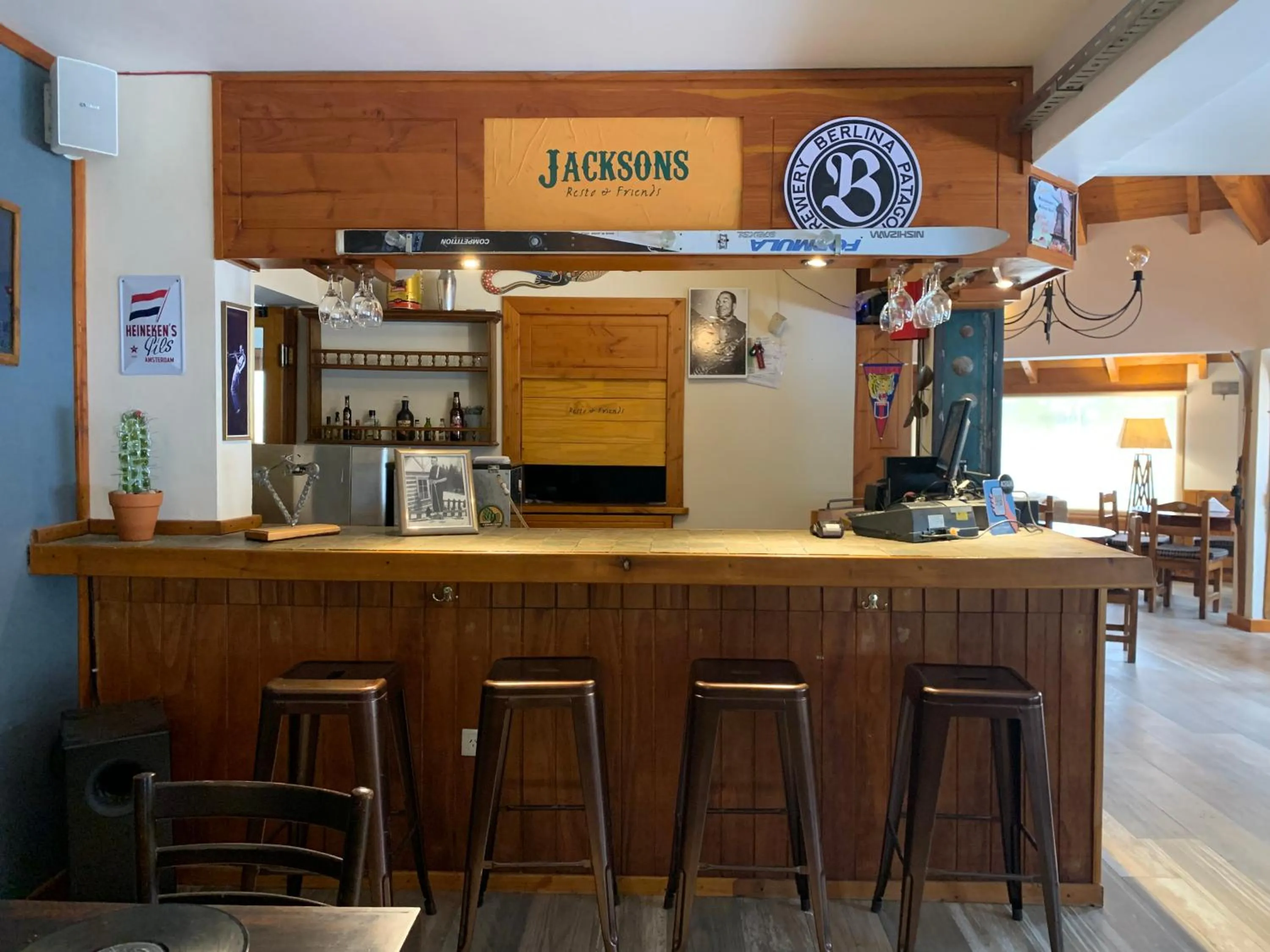 Restaurant/places to eat in Complejo Base 41