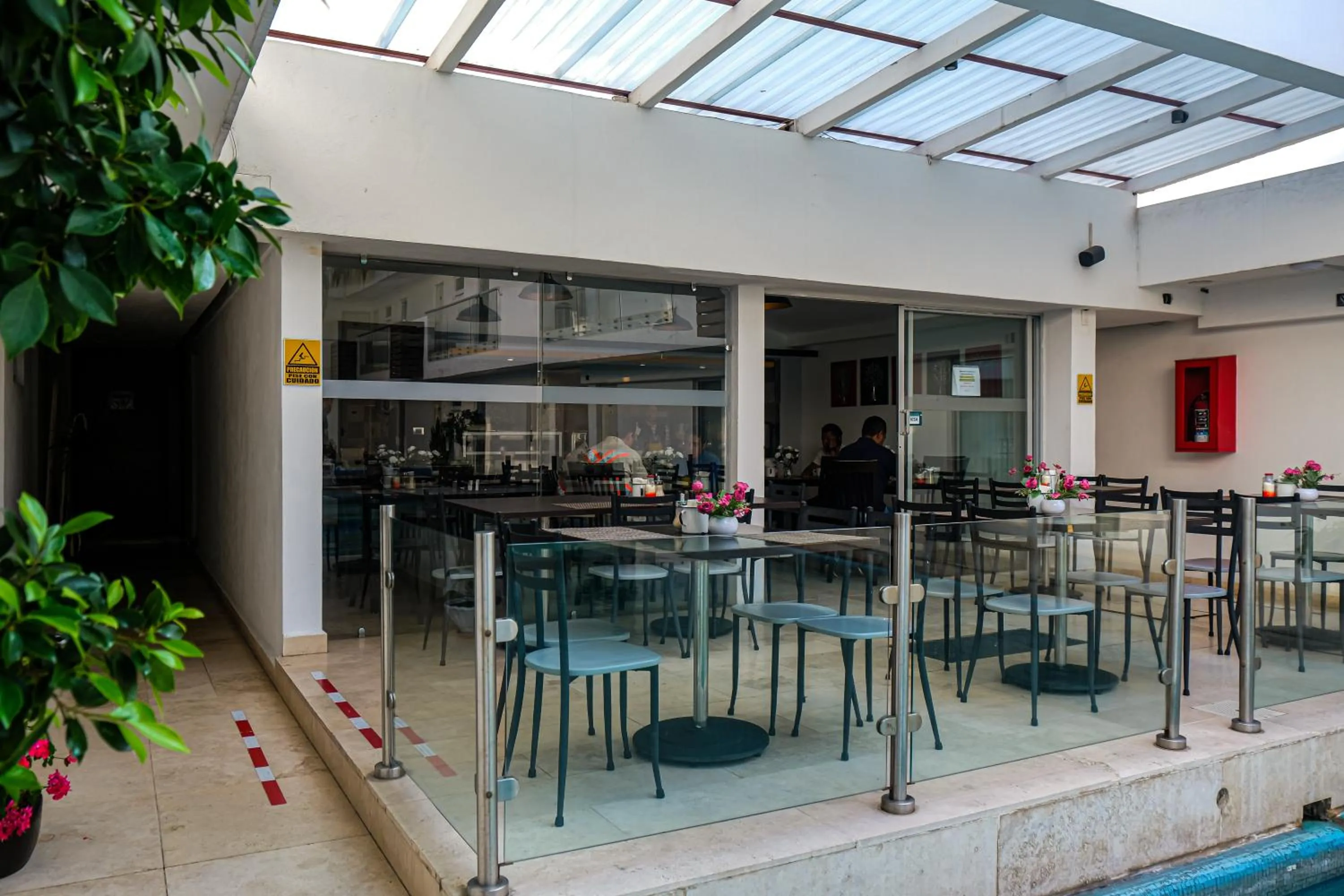 Restaurant/places to eat in Hotel St. George