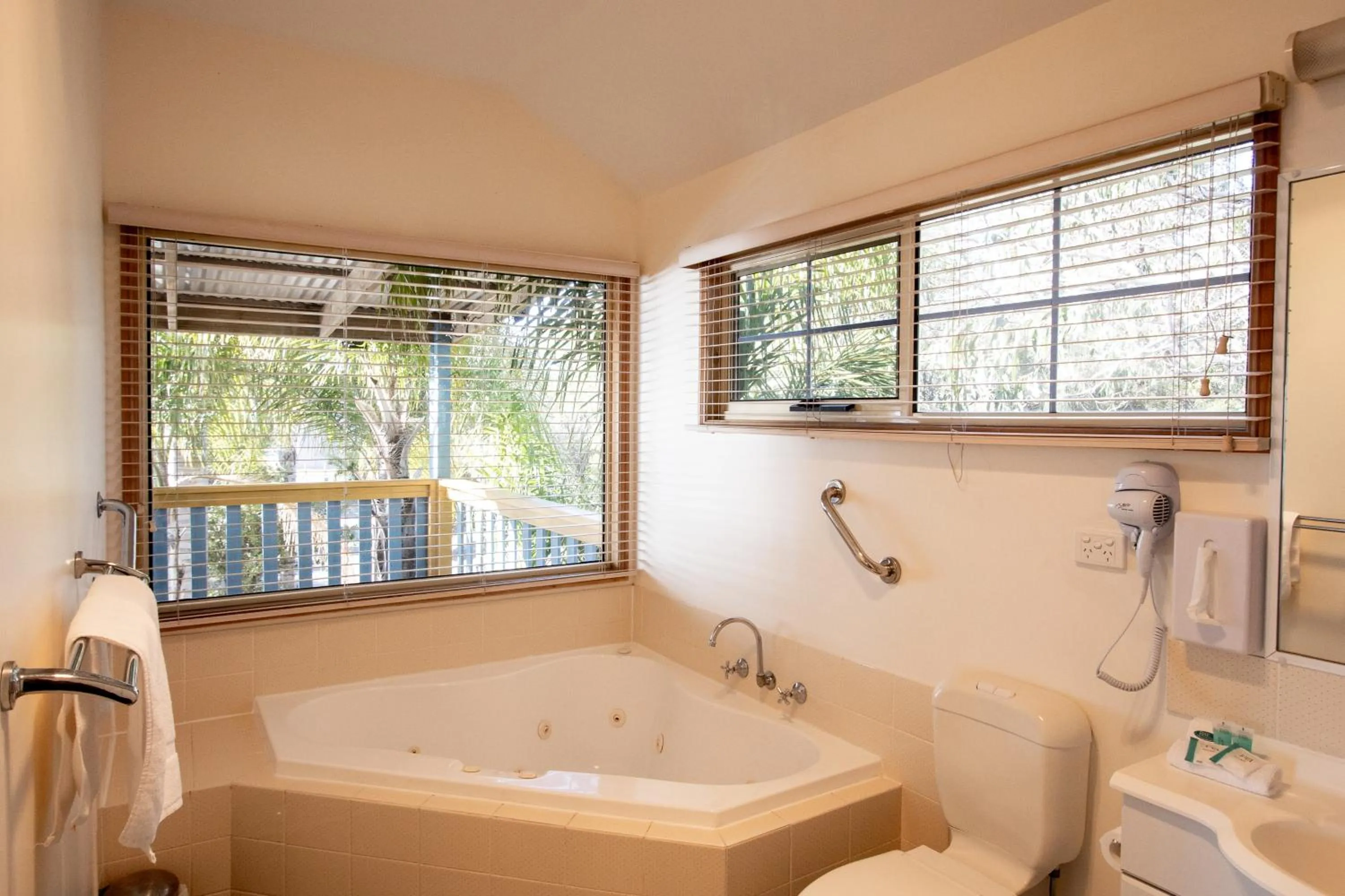 Bathroom in Batemans Bay Marina Resort