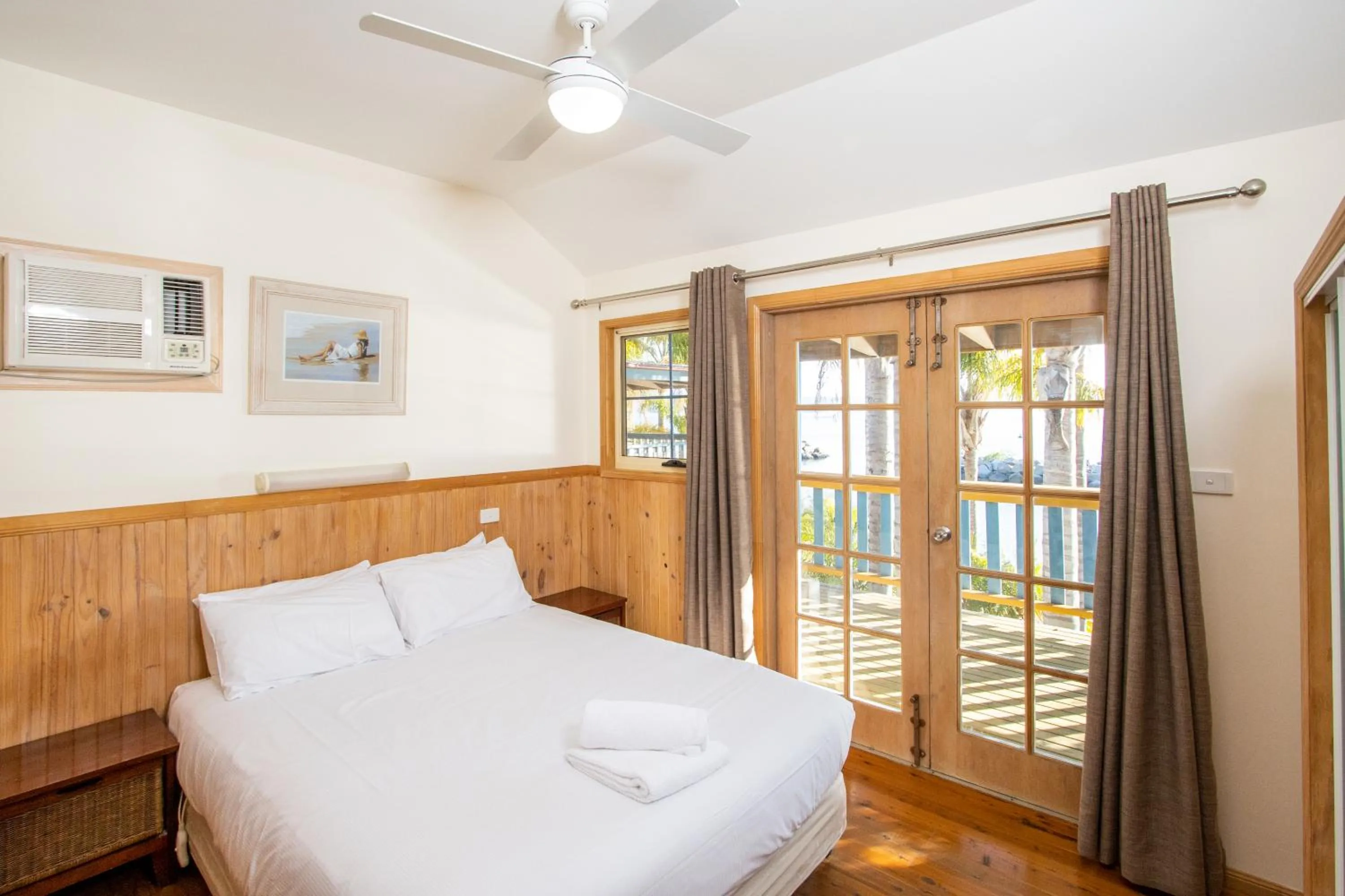 Bedroom, Bed in Batemans Bay Marina Resort