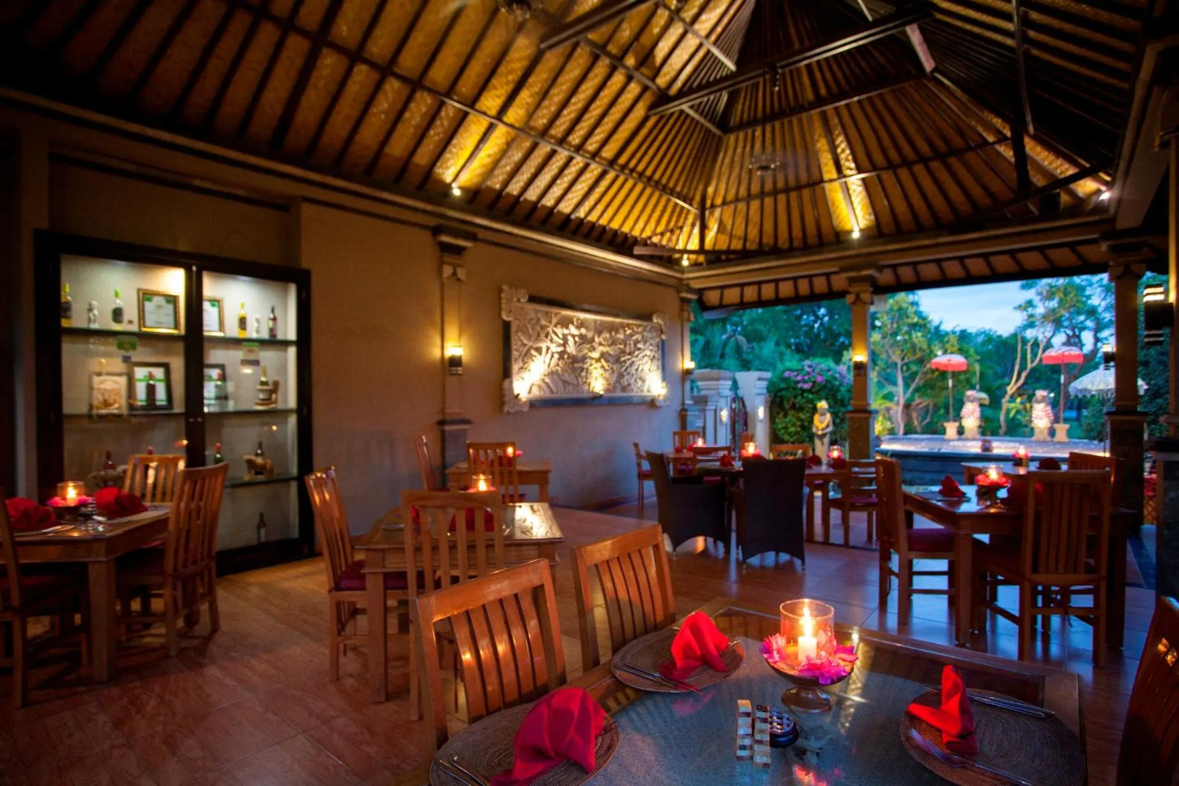 Restaurant/places to eat in Taruna Boutique Homestay & Spa