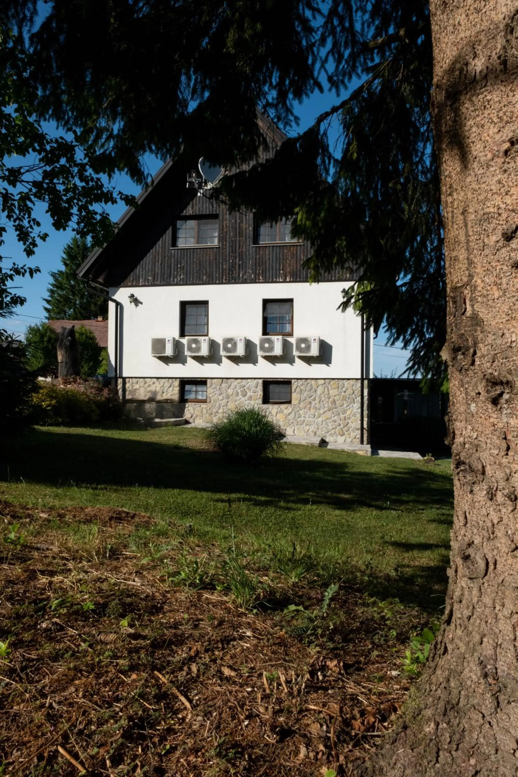 Property building in Plitvice Inn