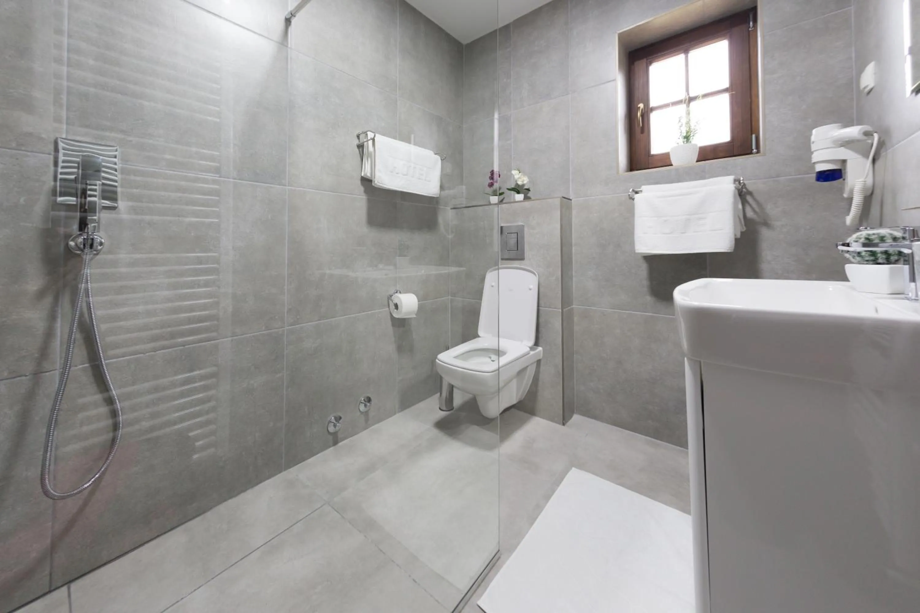 Shower in Plitvice Inn