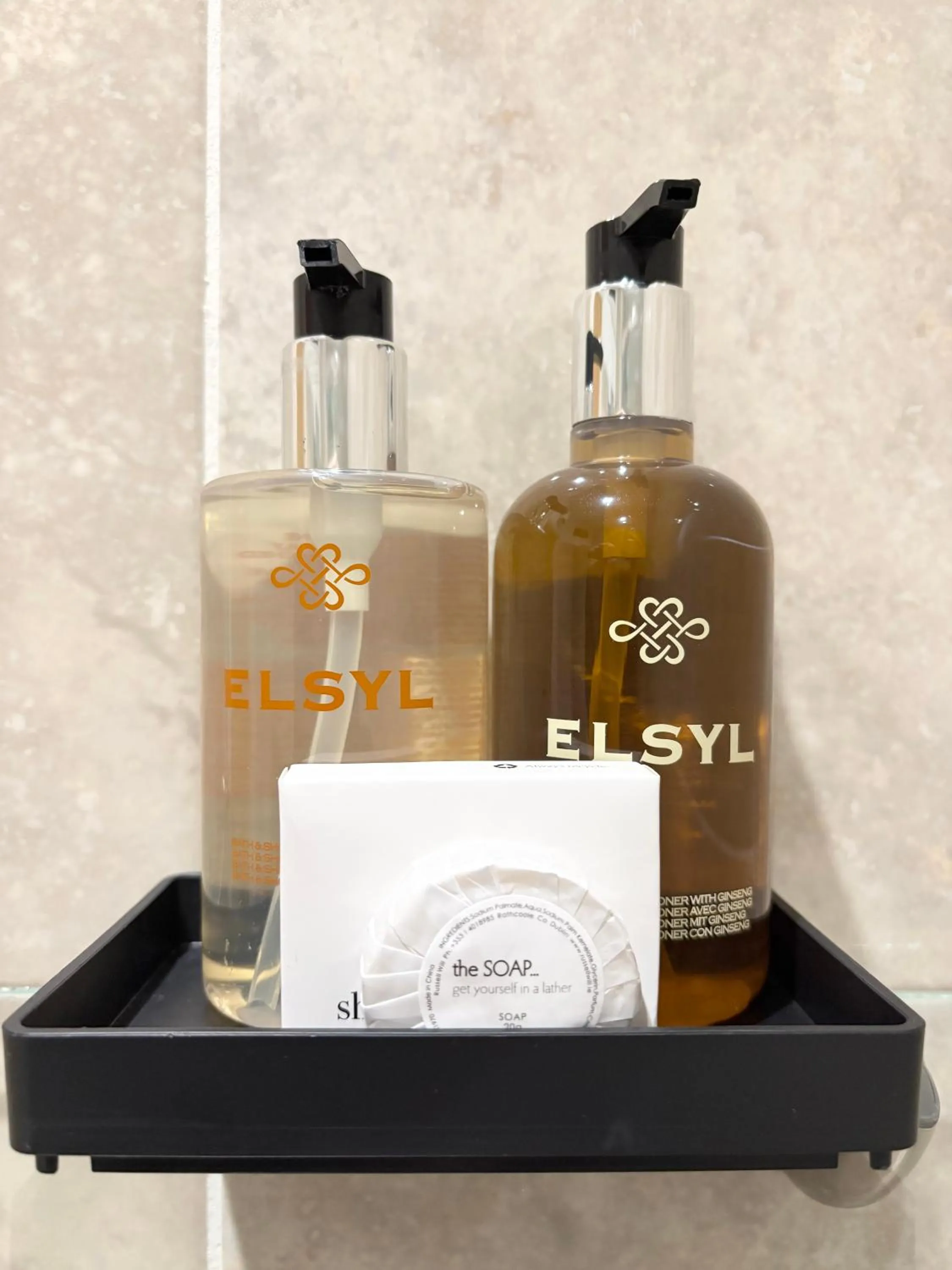 Bathroom in Dergvale Hotel