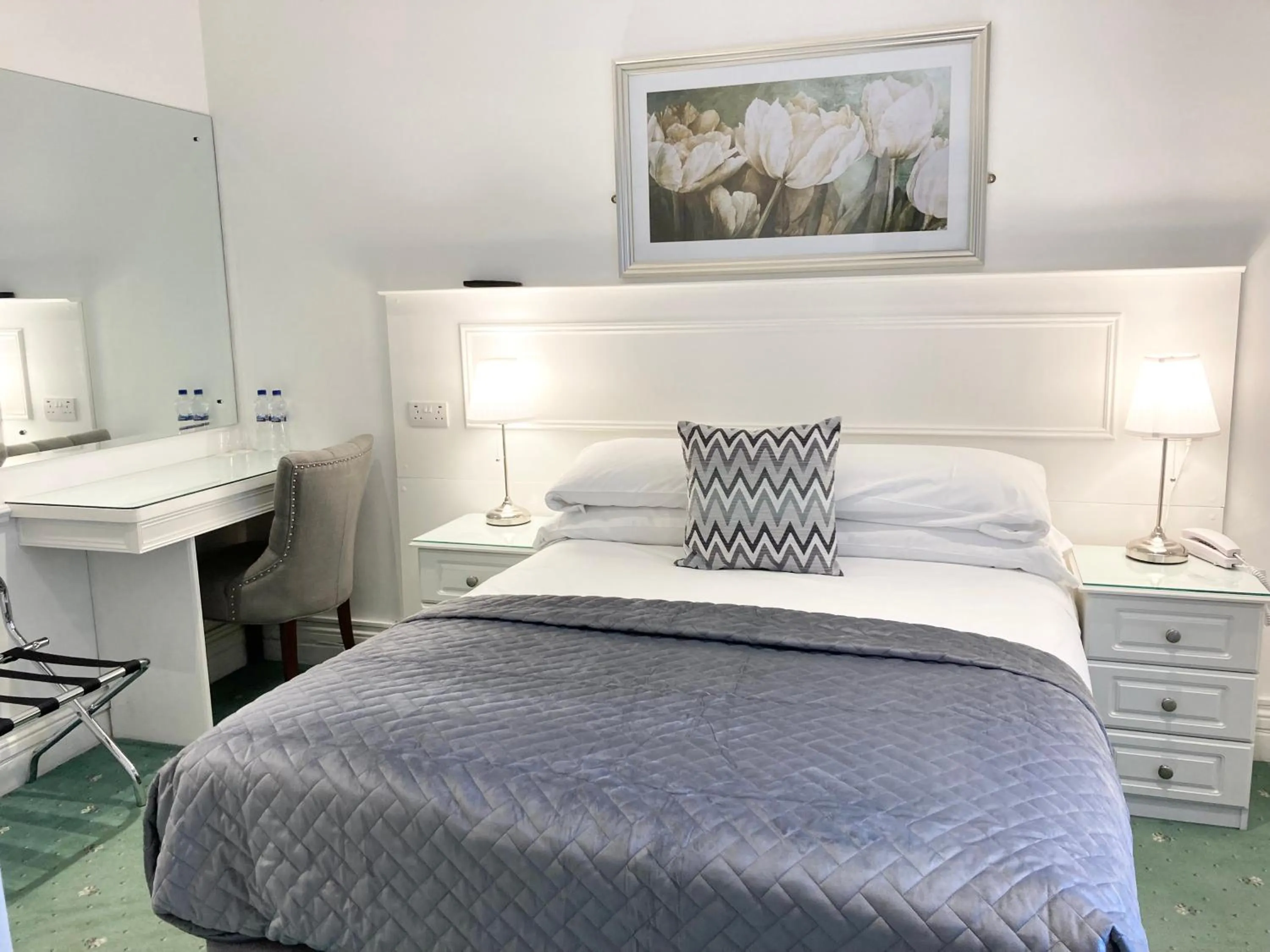 Bedroom, Bed in Dergvale Hotel