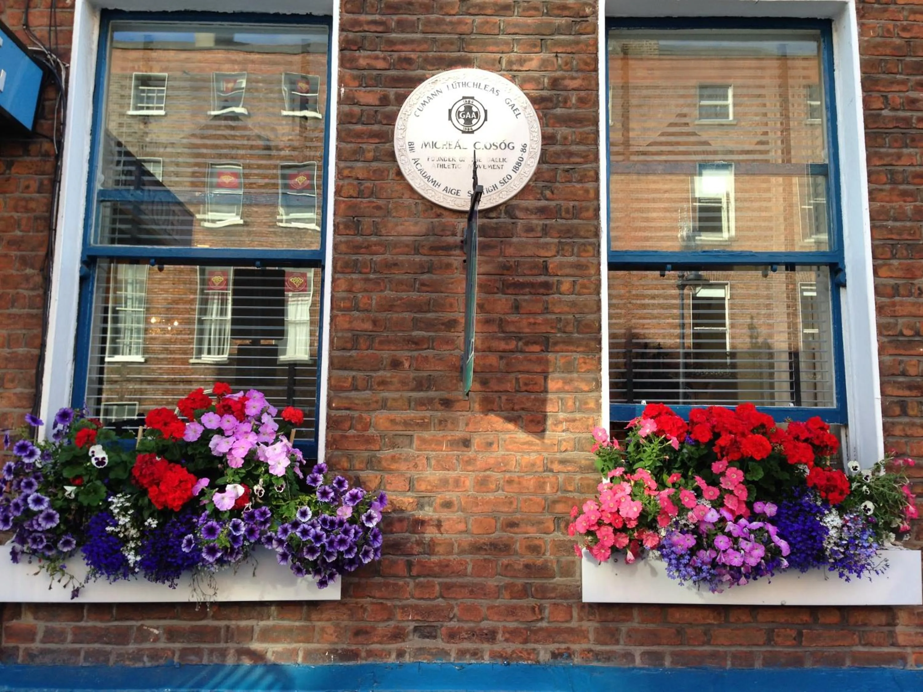 Facade/entrance in Dergvale Hotel