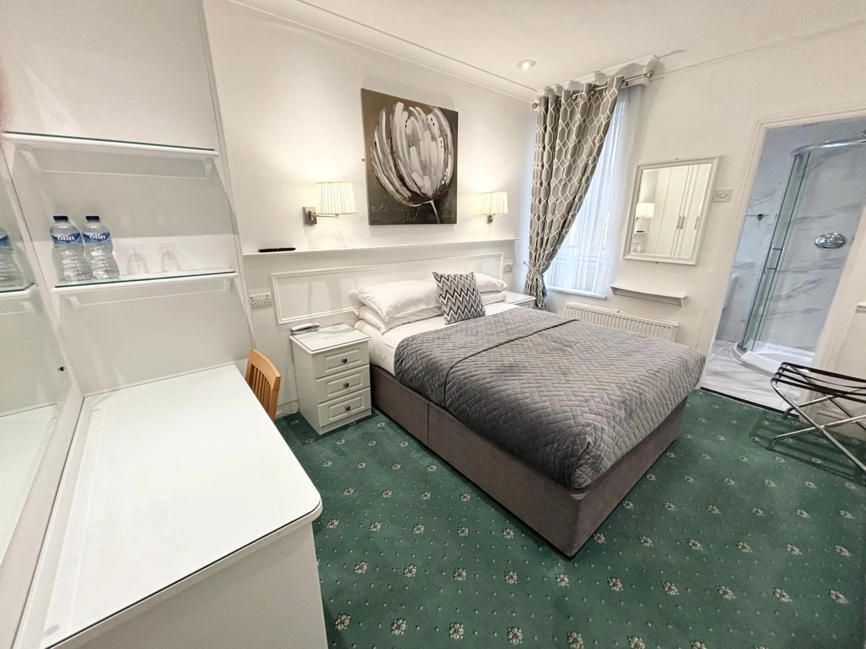 Bedroom, Bed in Dergvale Hotel