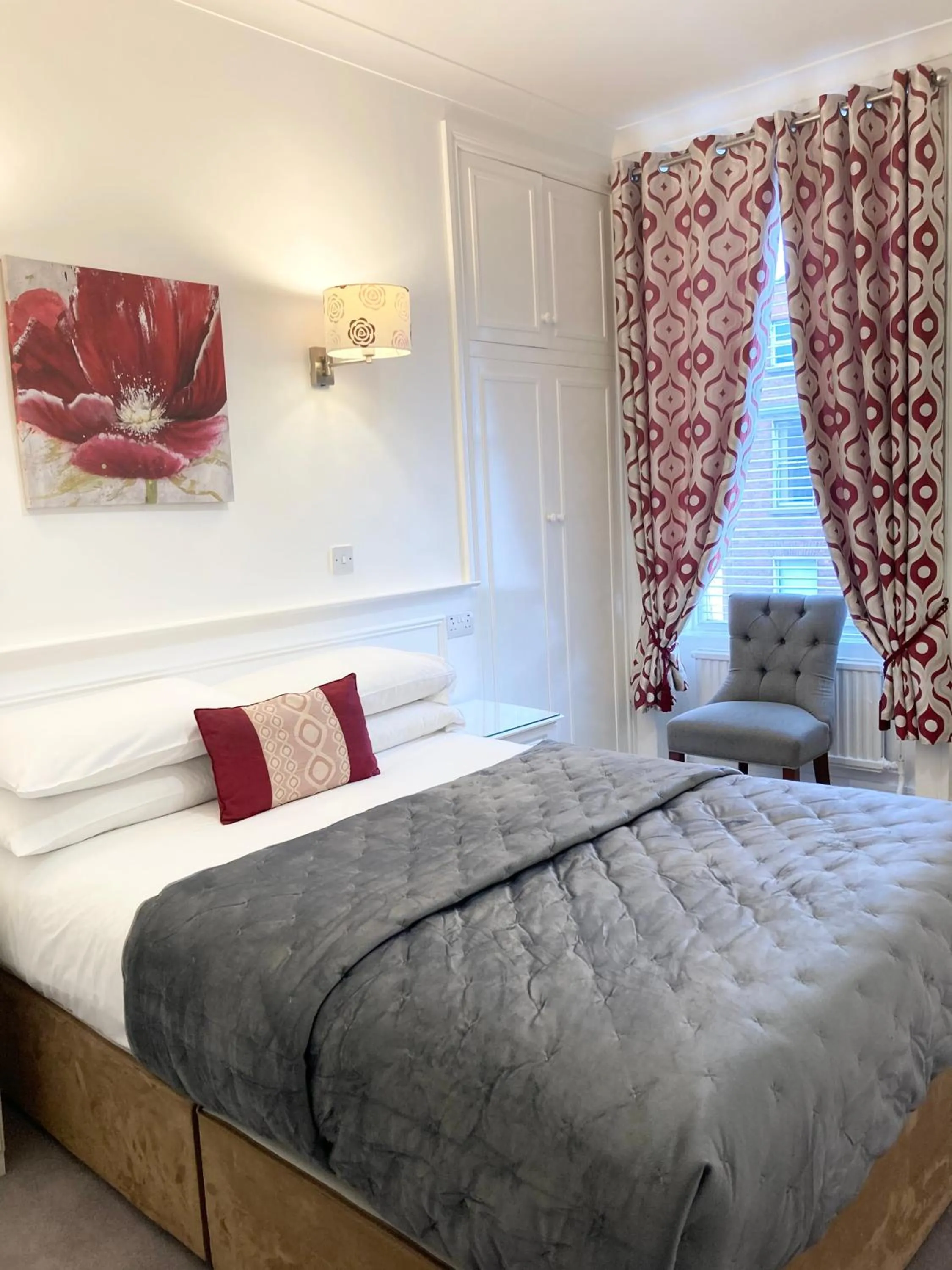 Bedroom, Bed in Dergvale Hotel