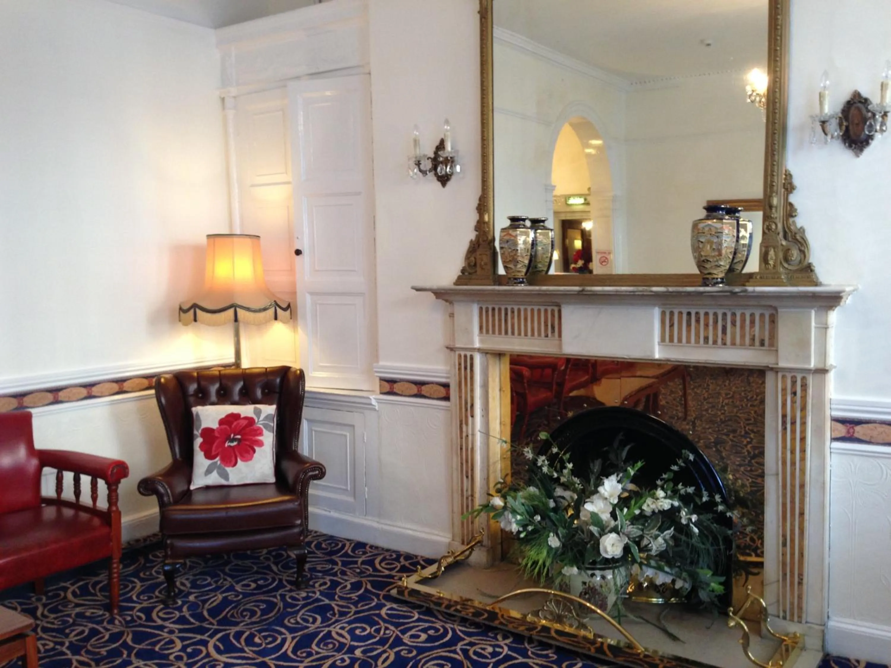 Communal lounge/ TV room in Dergvale Hotel