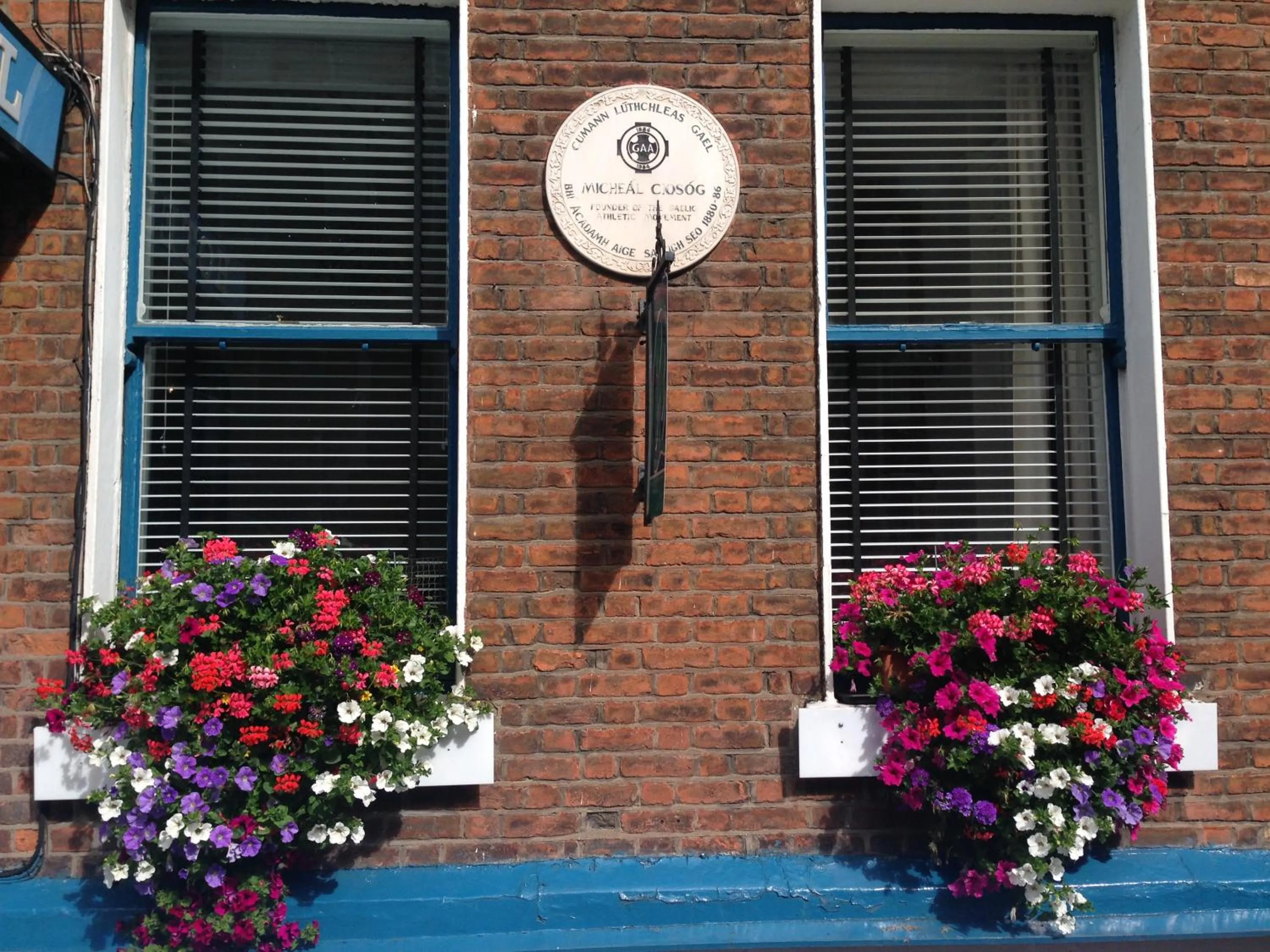 Facade/entrance in Dergvale Hotel