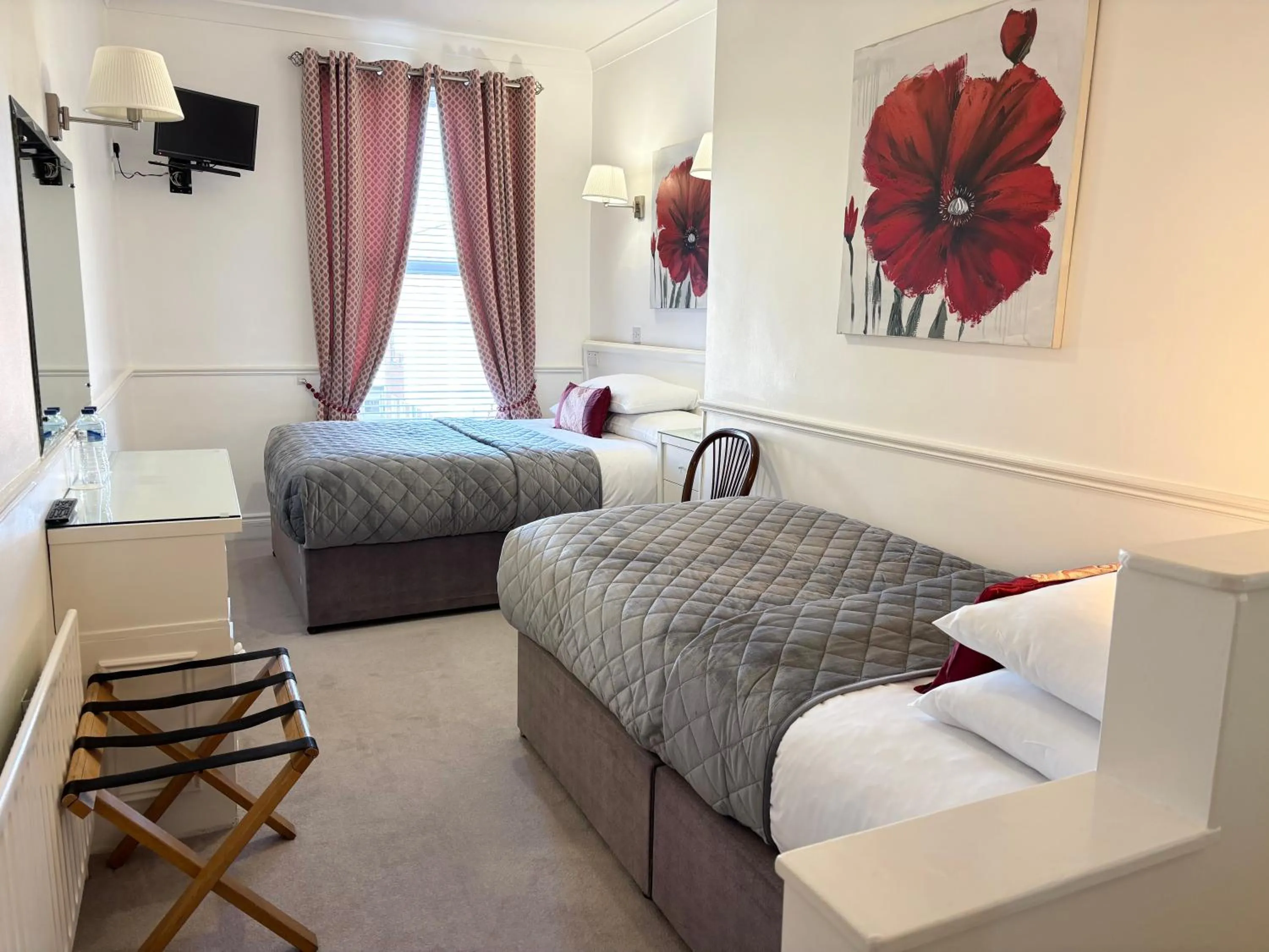 Bedroom, Bed in Dergvale Hotel