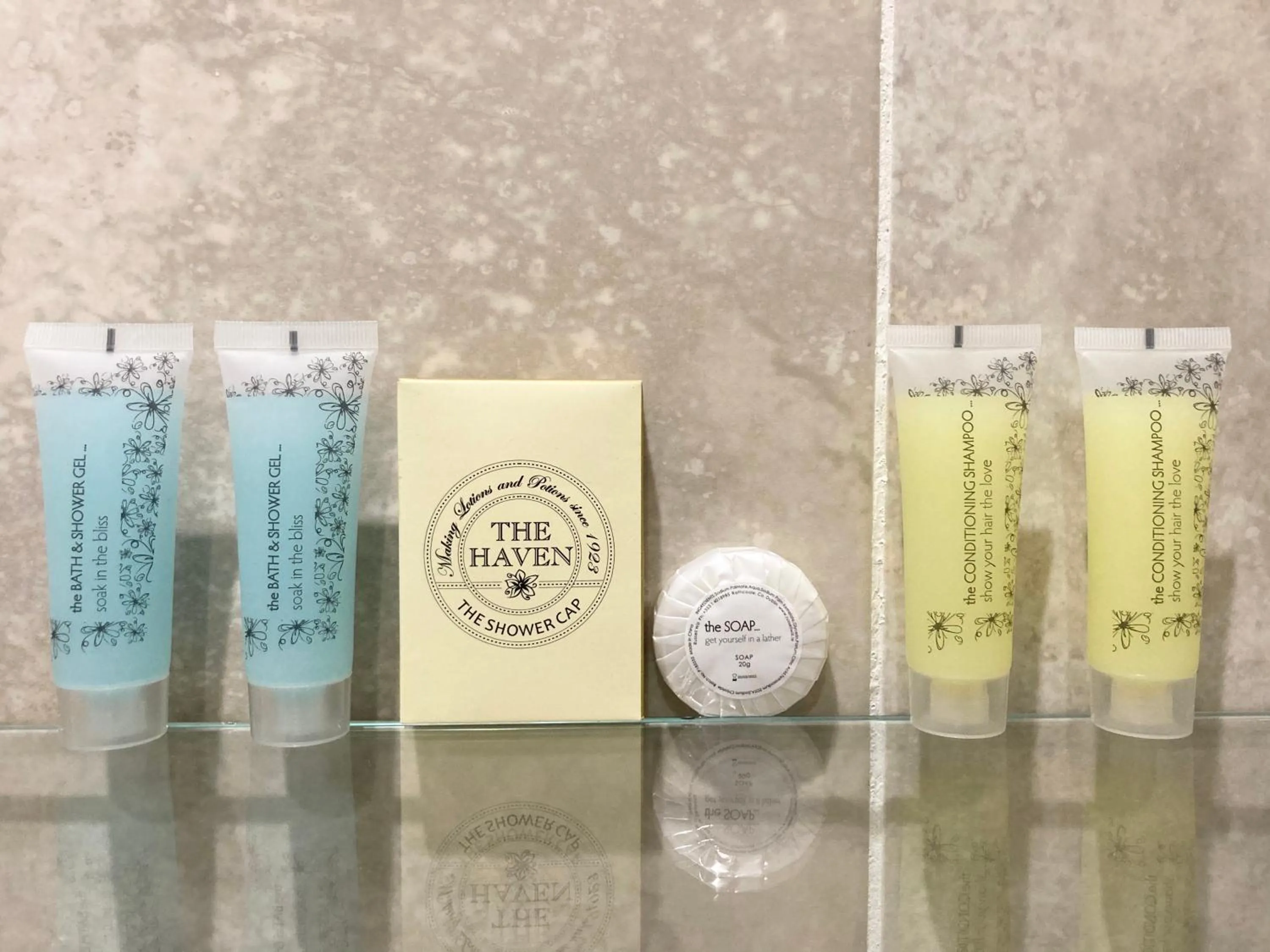 Bathroom in Dergvale Hotel