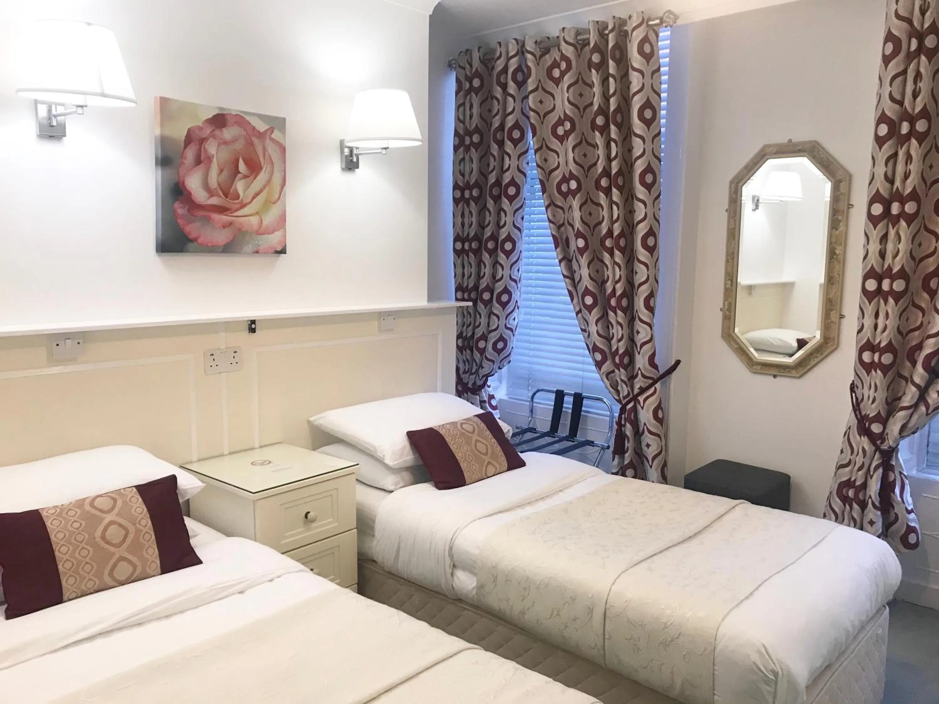 Bedroom, Bed in Dergvale Hotel