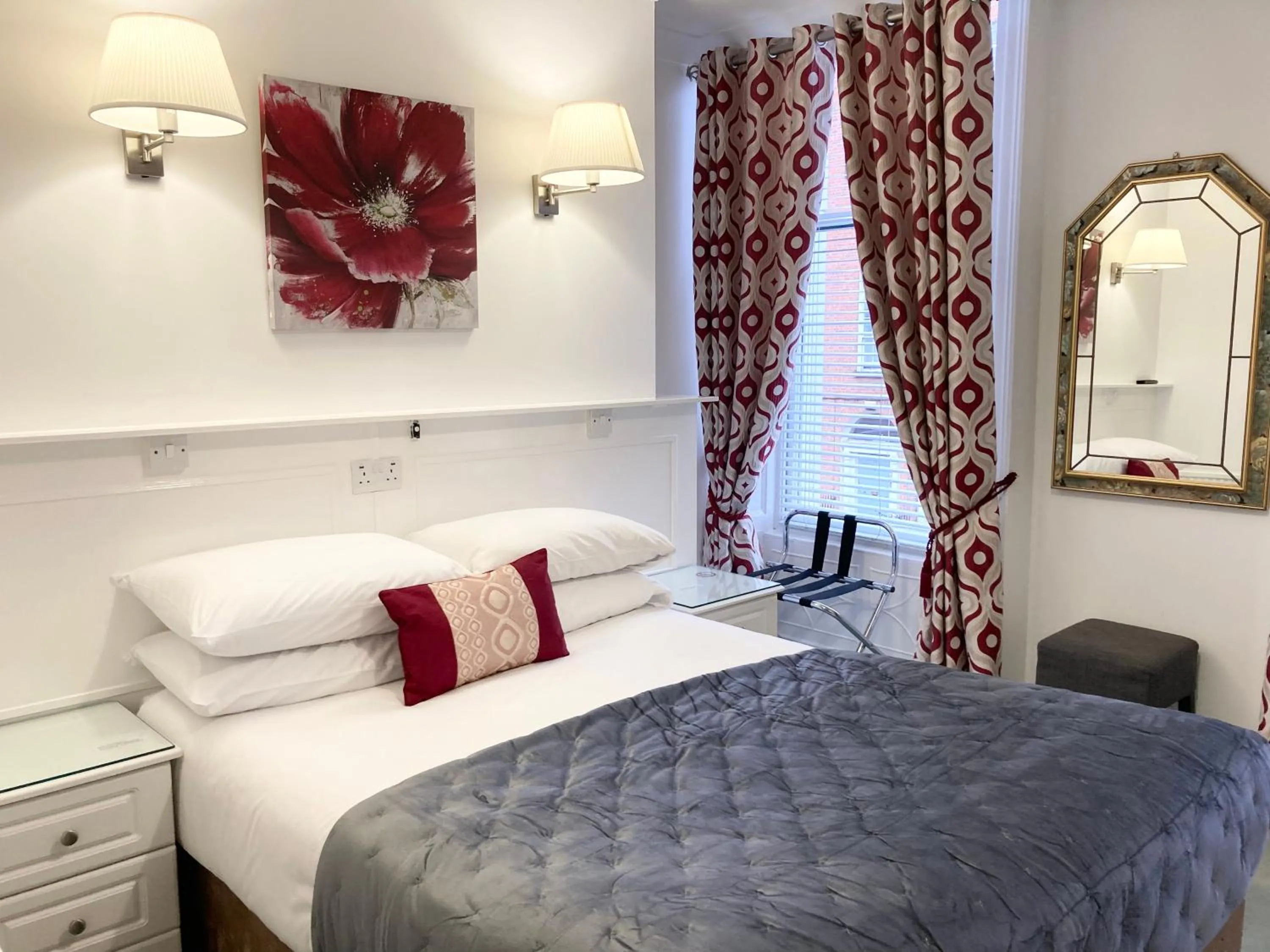 Bedroom, Bed in Dergvale Hotel