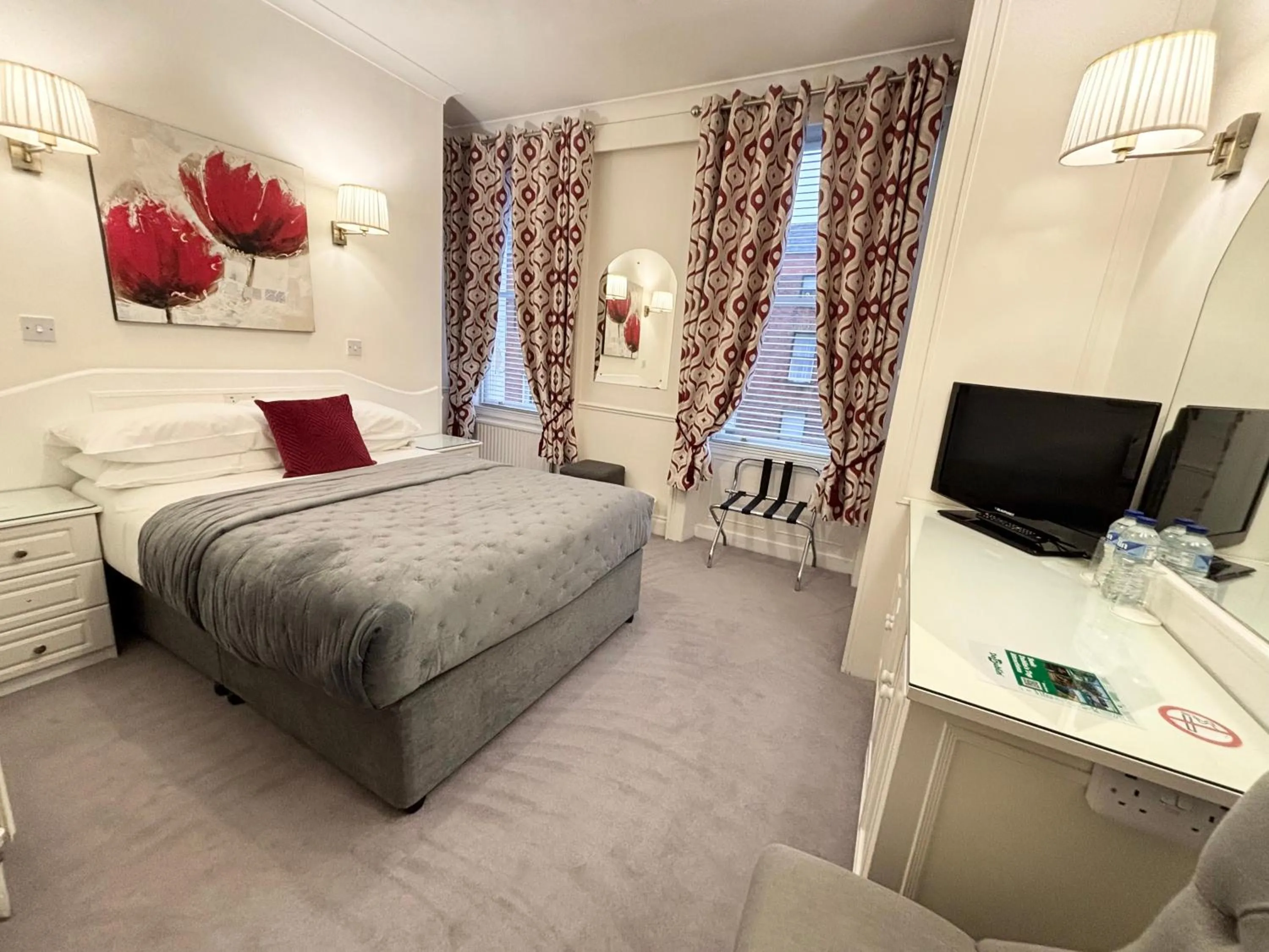 Bedroom, Bed in Dergvale Hotel