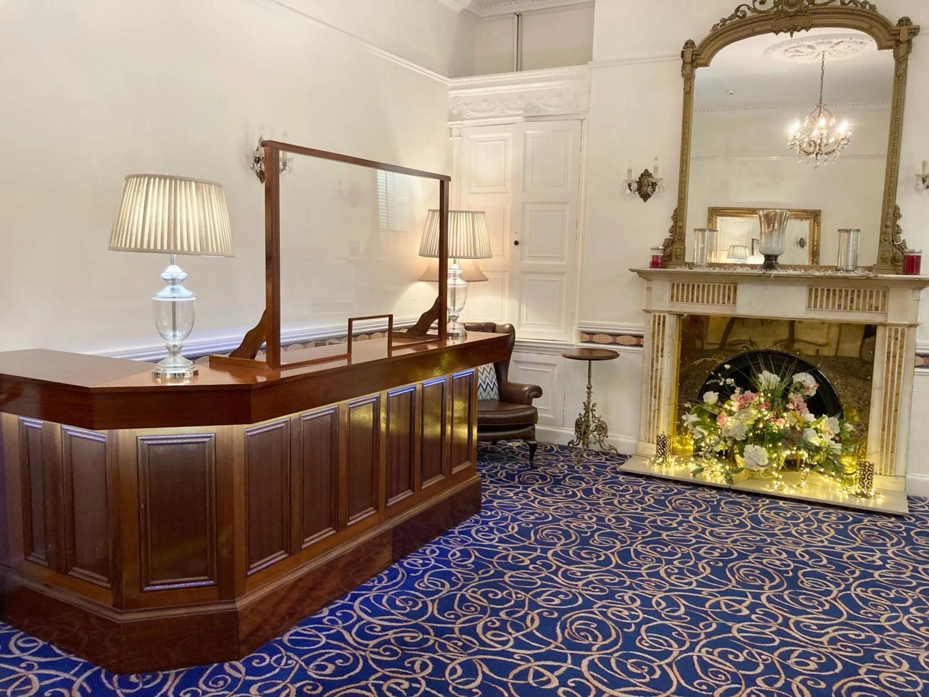 Lobby or reception in Dergvale Hotel