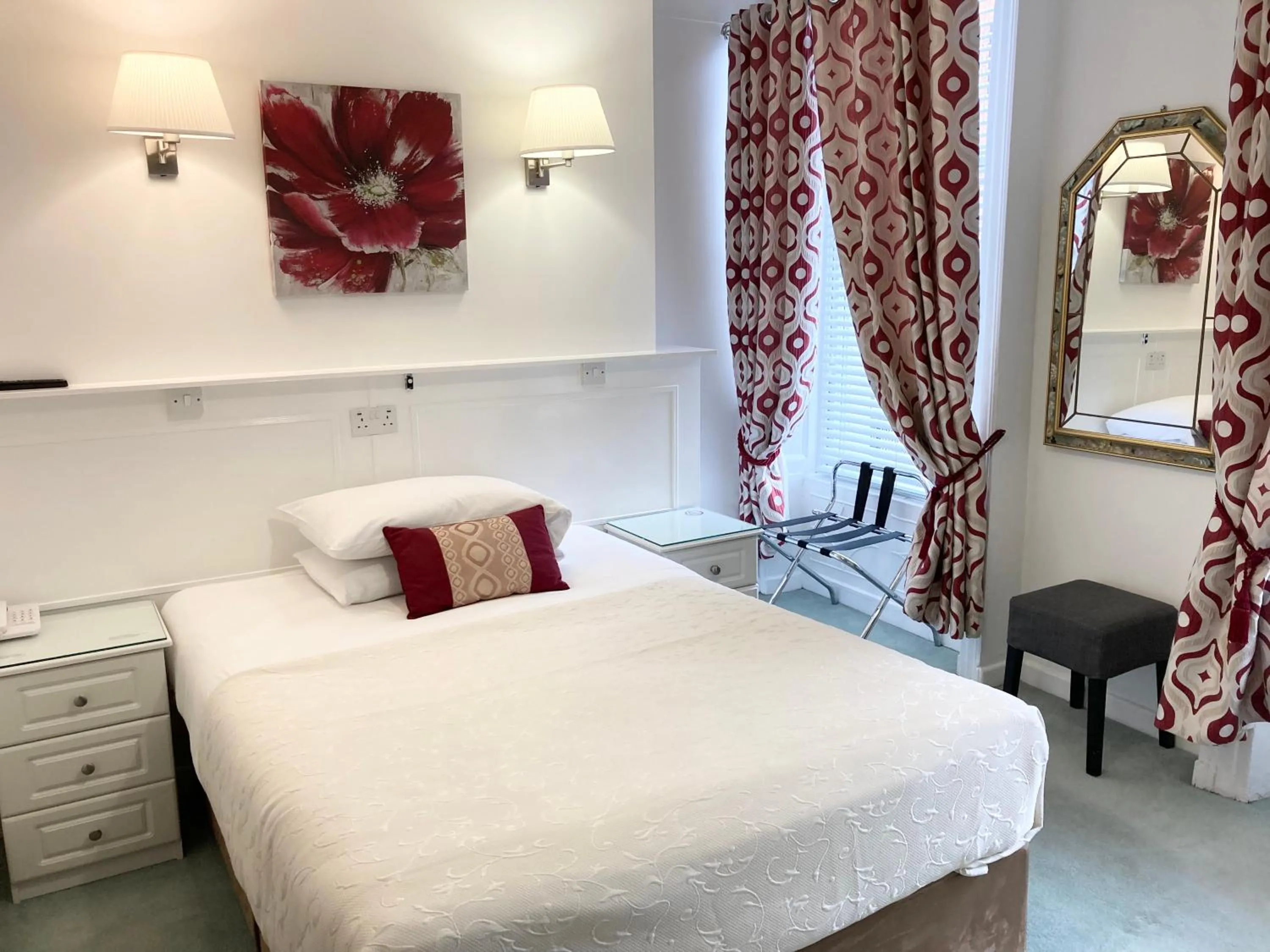 Bedroom, Bed in Dergvale Hotel