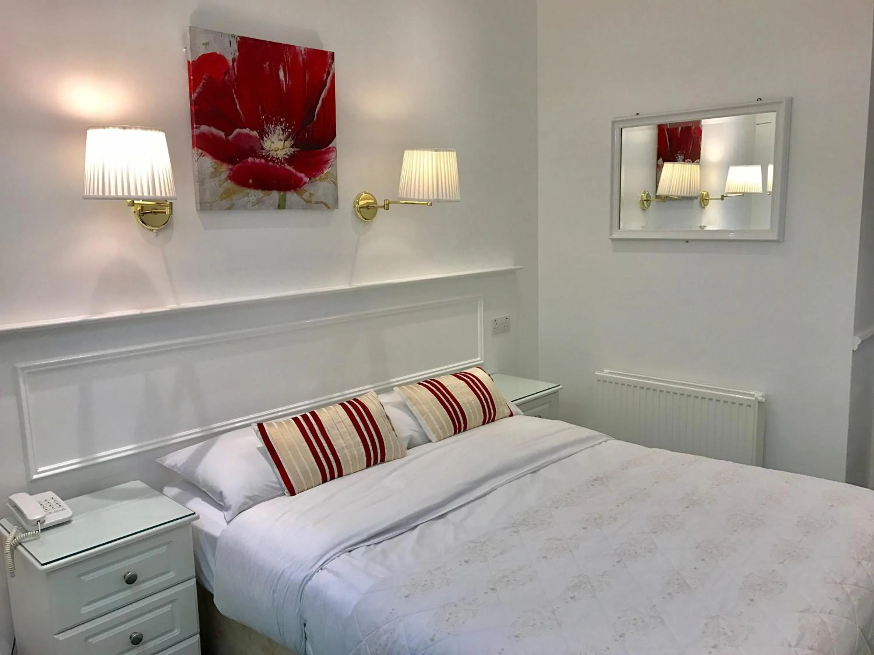 Bedroom, Bed in Dergvale Hotel