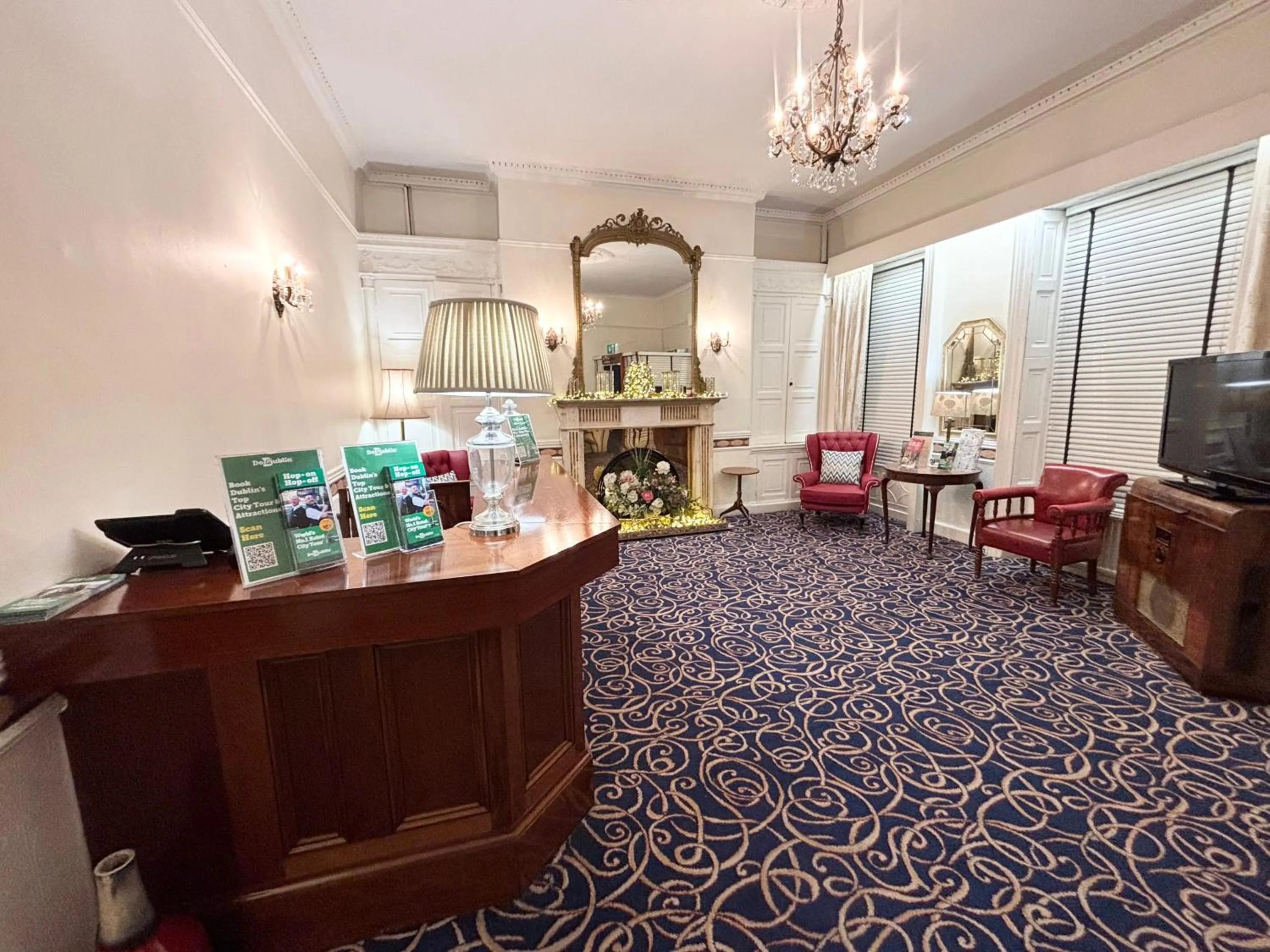 Lobby or reception in Dergvale Hotel