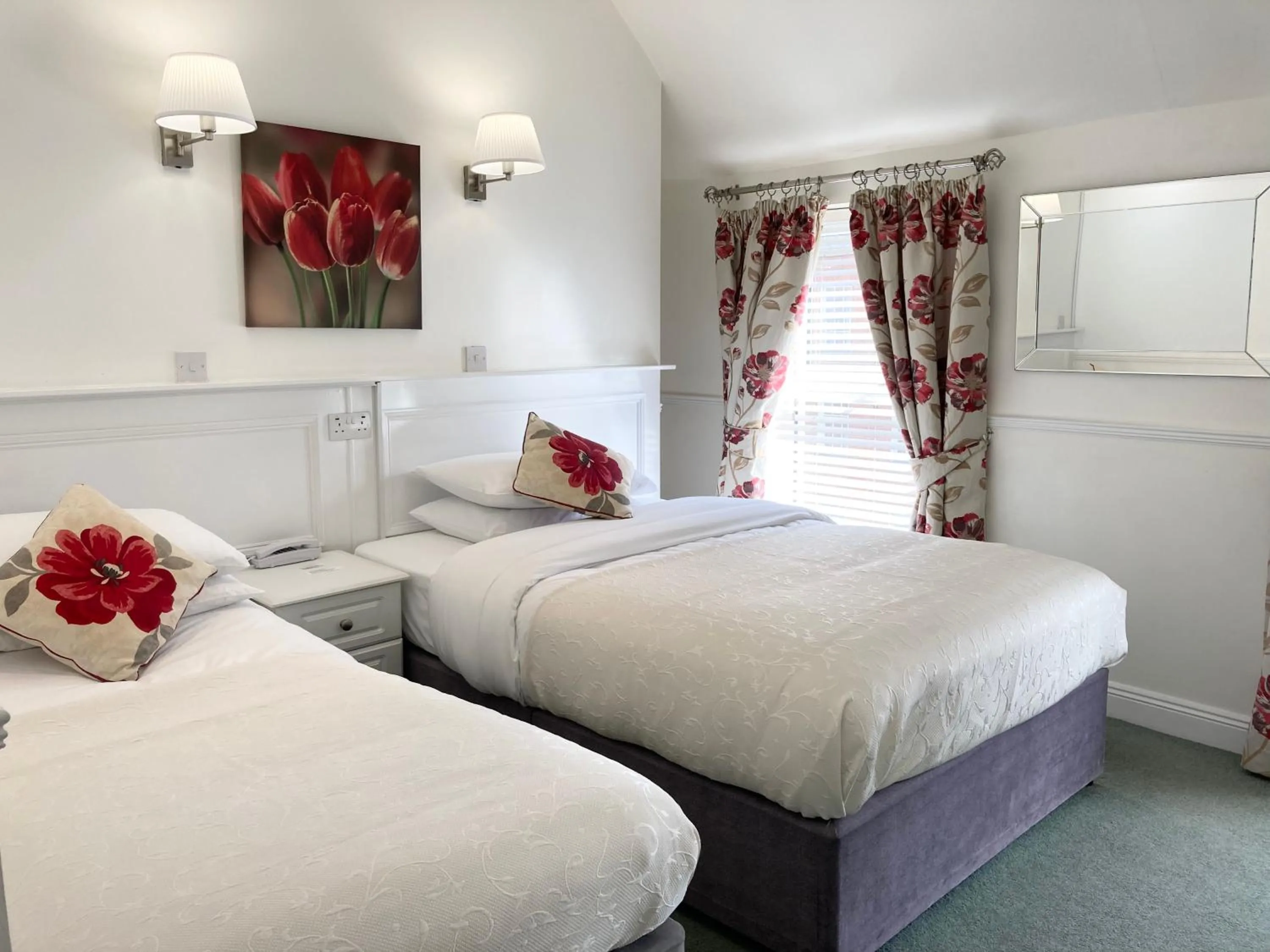 Bedroom, Bed in Dergvale Hotel