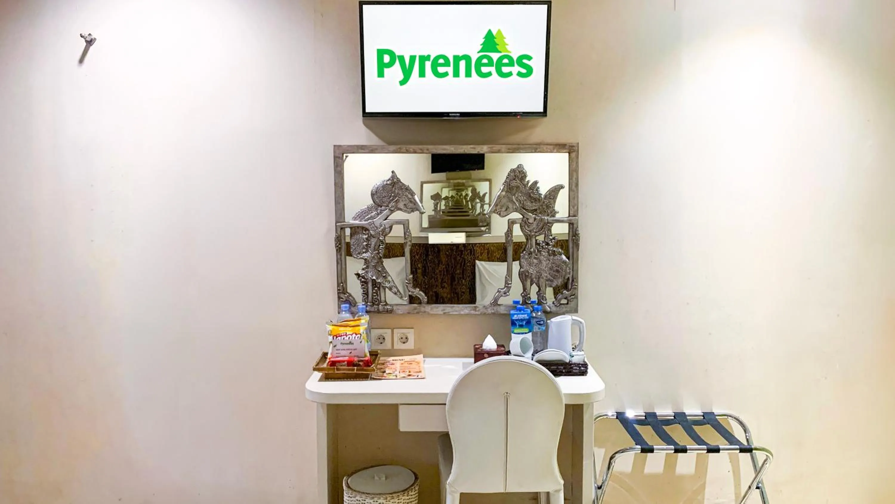 Bedroom in PYRENEES Malioboro Hotel