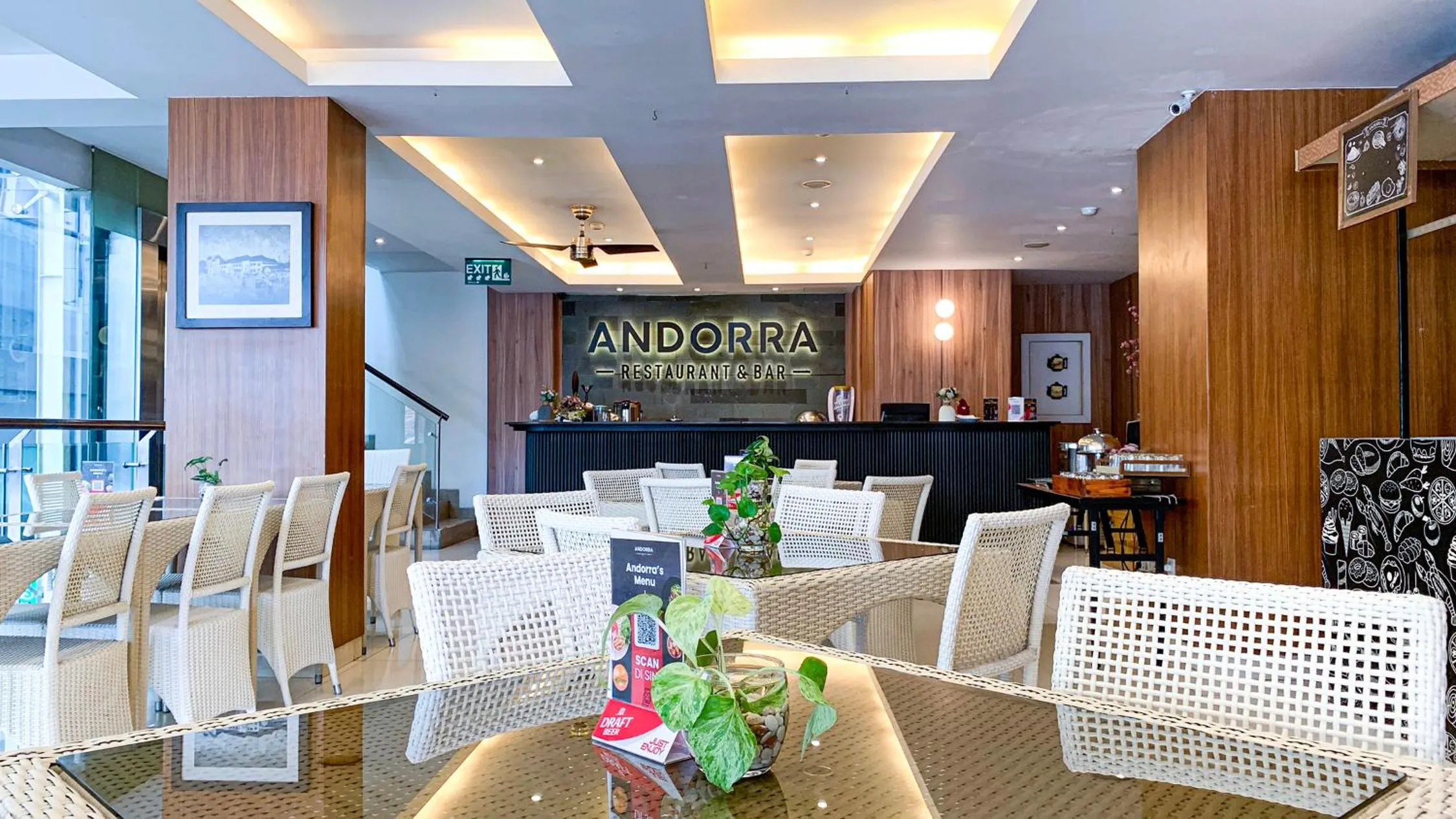 Restaurant/places to eat in PYRENEES Malioboro Hotel