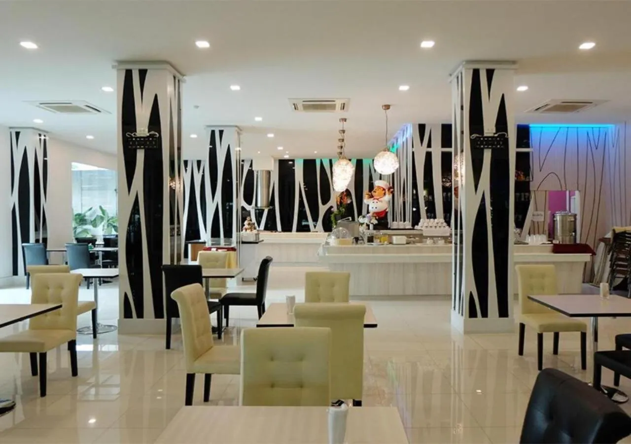 Restaurant/places to eat in Grand Hill Resort and Spa