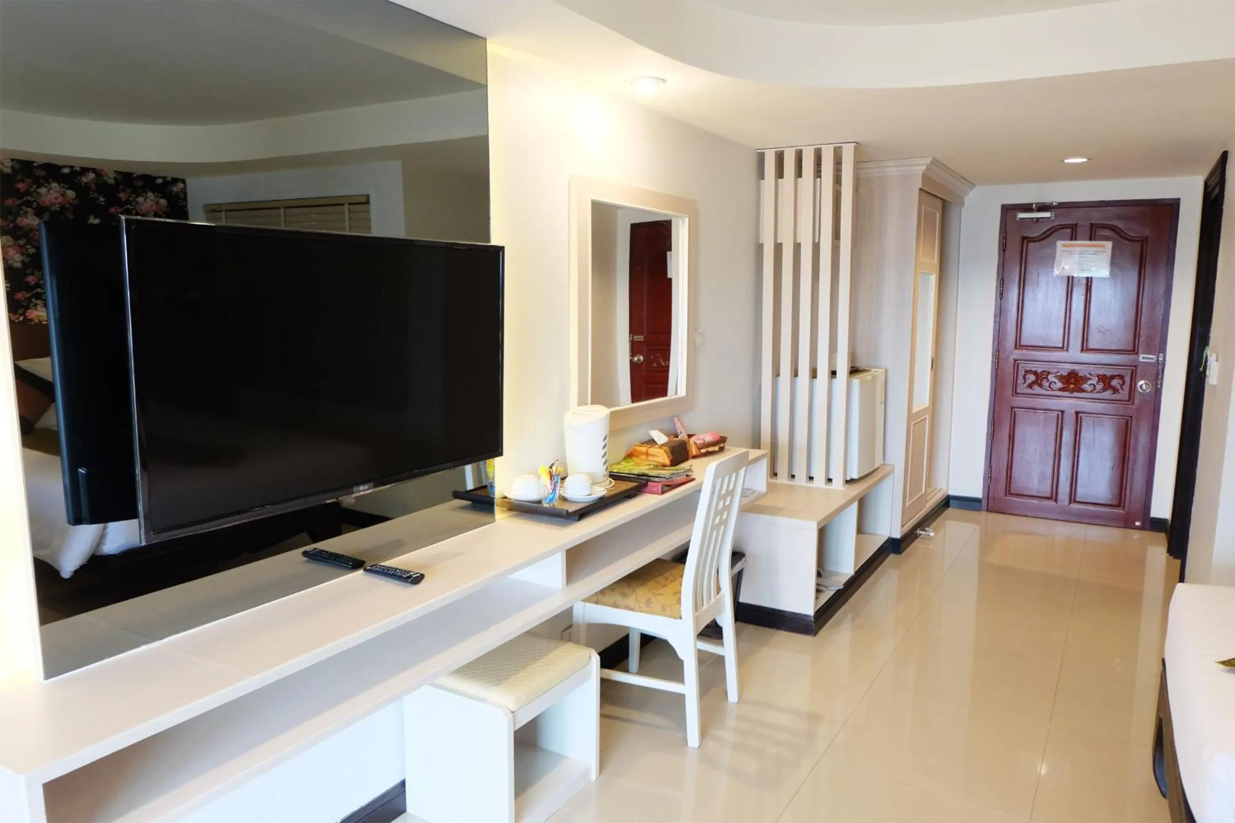 TV and multimedia in Grand Hill Resort and Spa