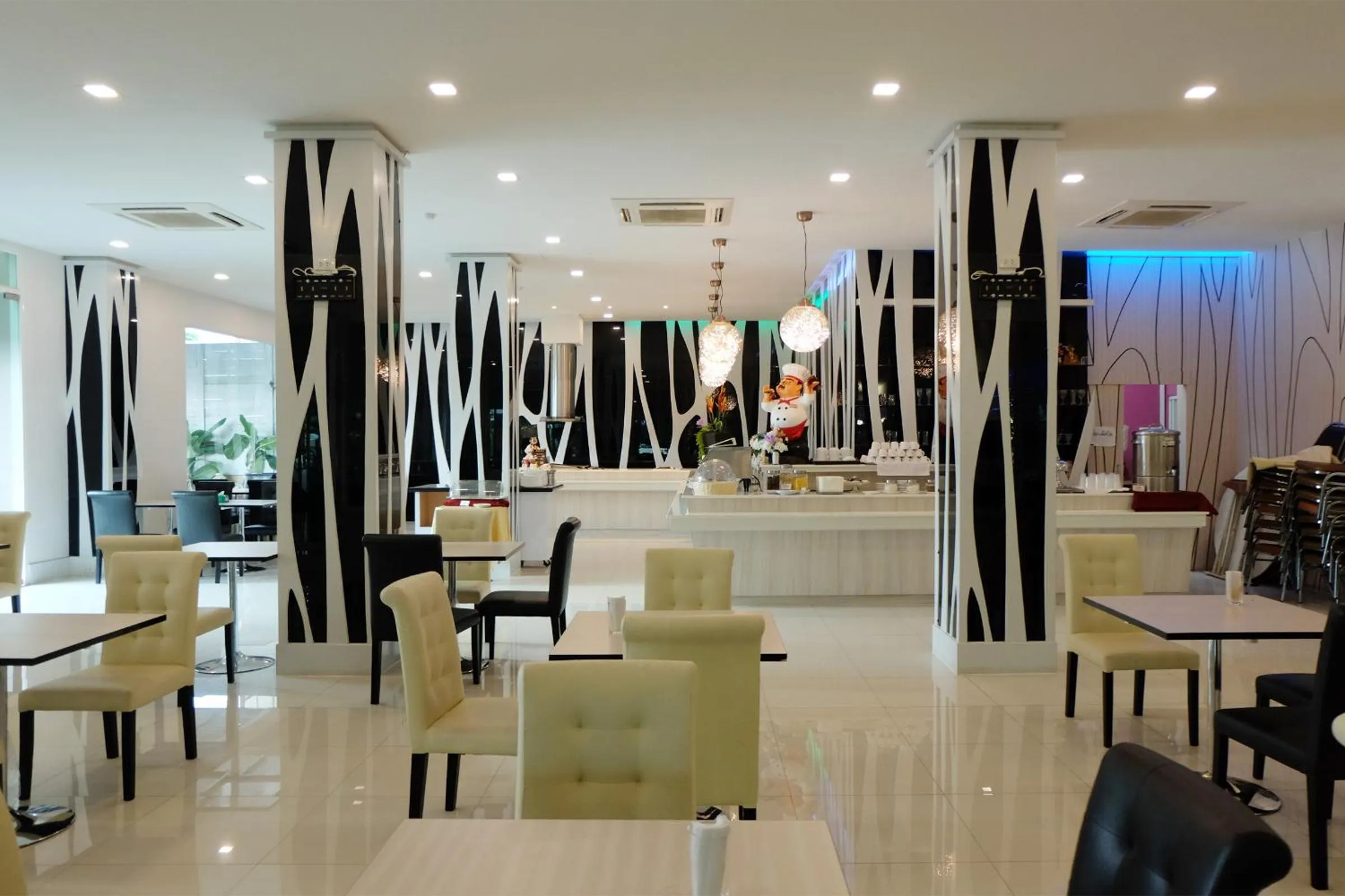 Restaurant/places to eat in Grand Hill Resort and Spa