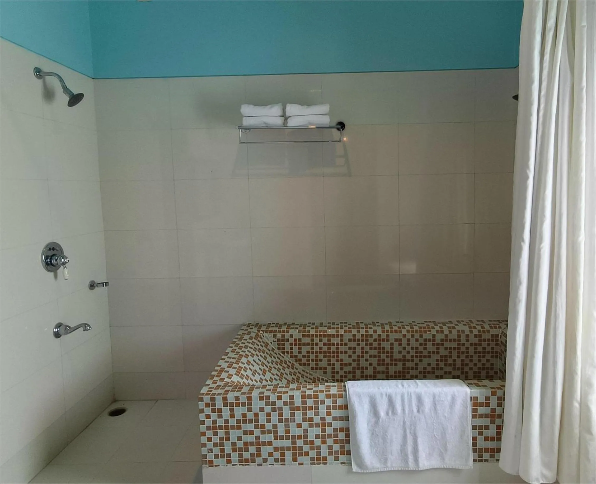 Bathroom, Bed in jüSTa Lake Nahargarh Palace, Chittorgarh