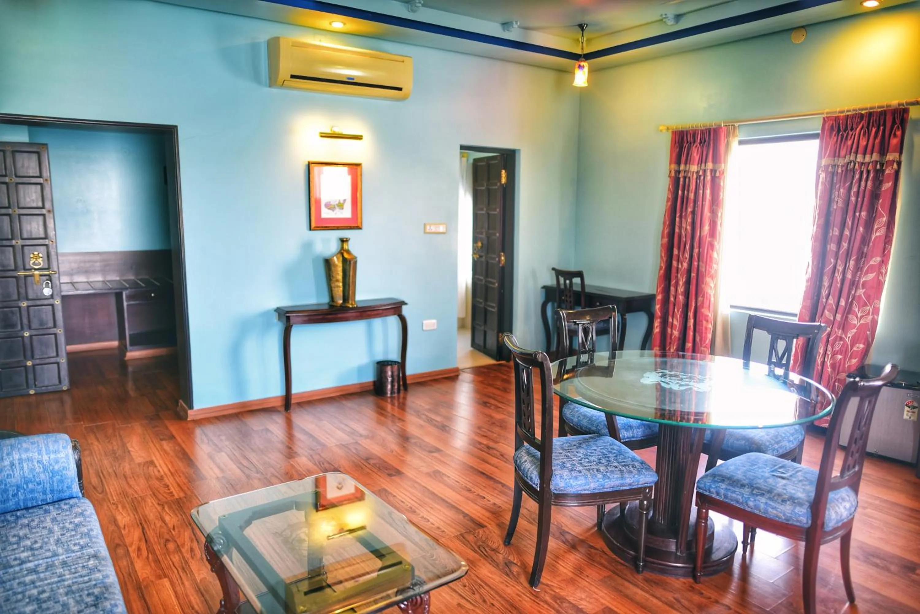 Living room in jüSTa Lake Nahargarh Palace, Chittorgarh