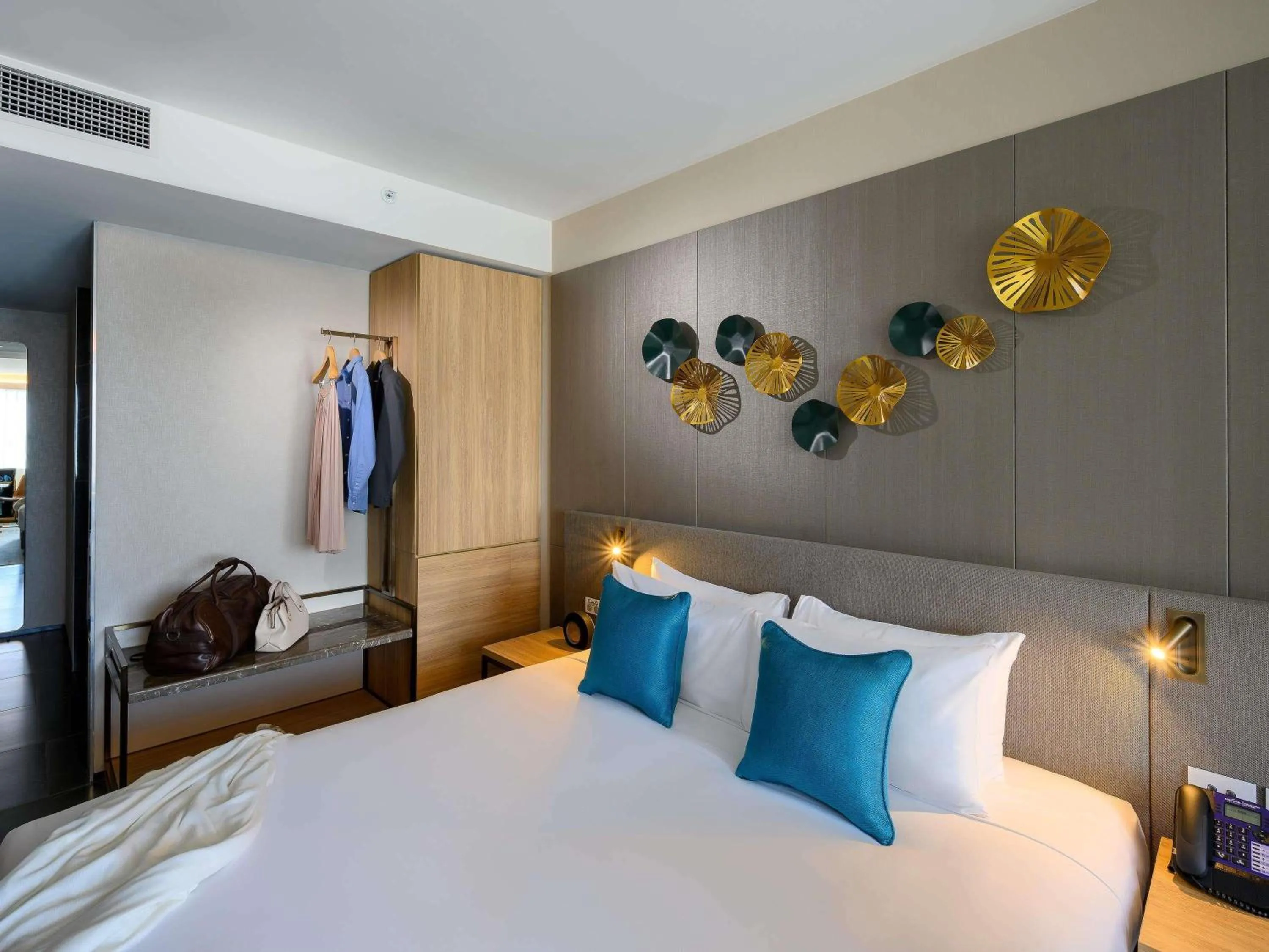 Bedroom, Bed in Novotel Melbourne Central