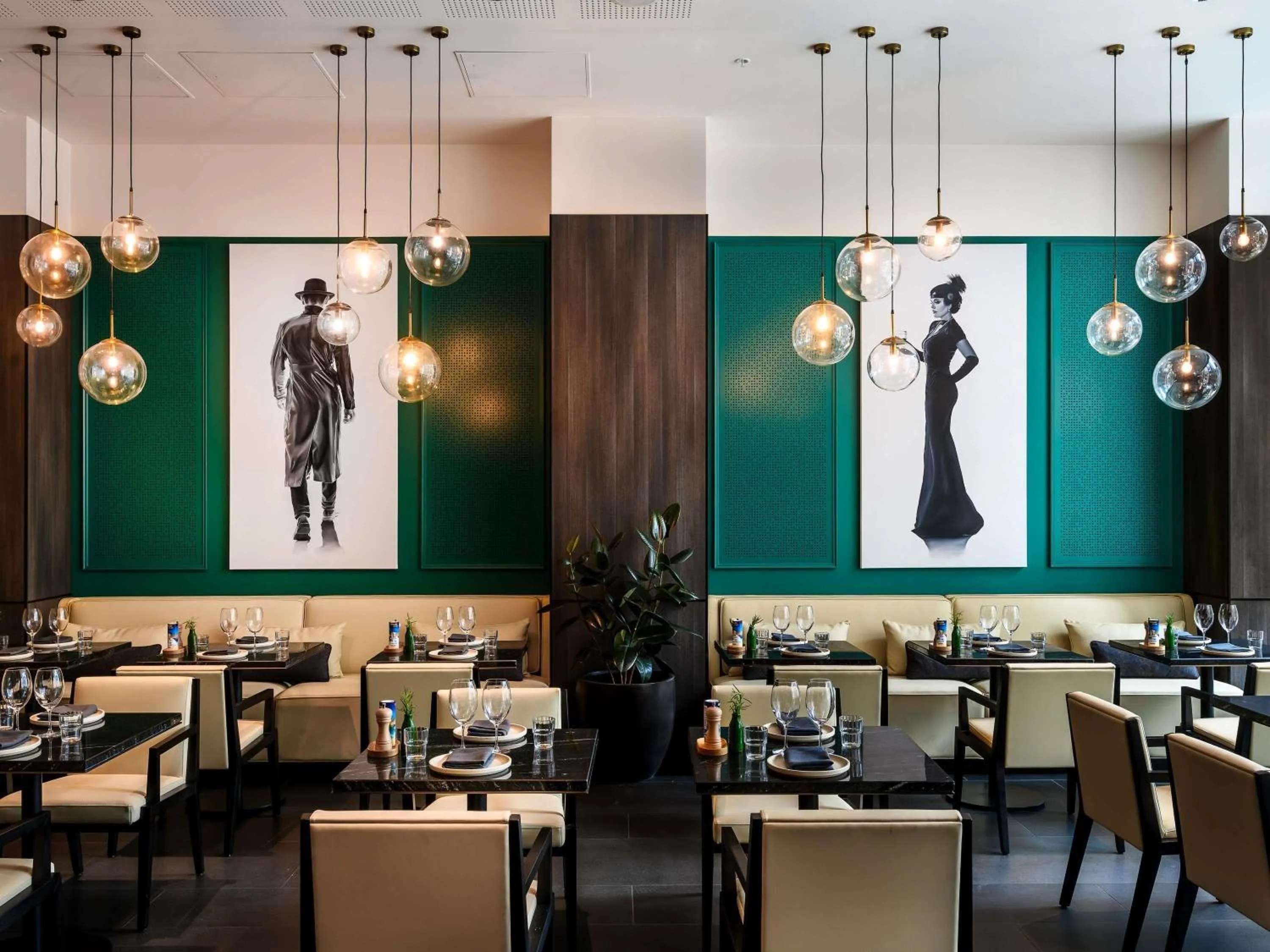 Restaurant/places to eat in Novotel Melbourne Central